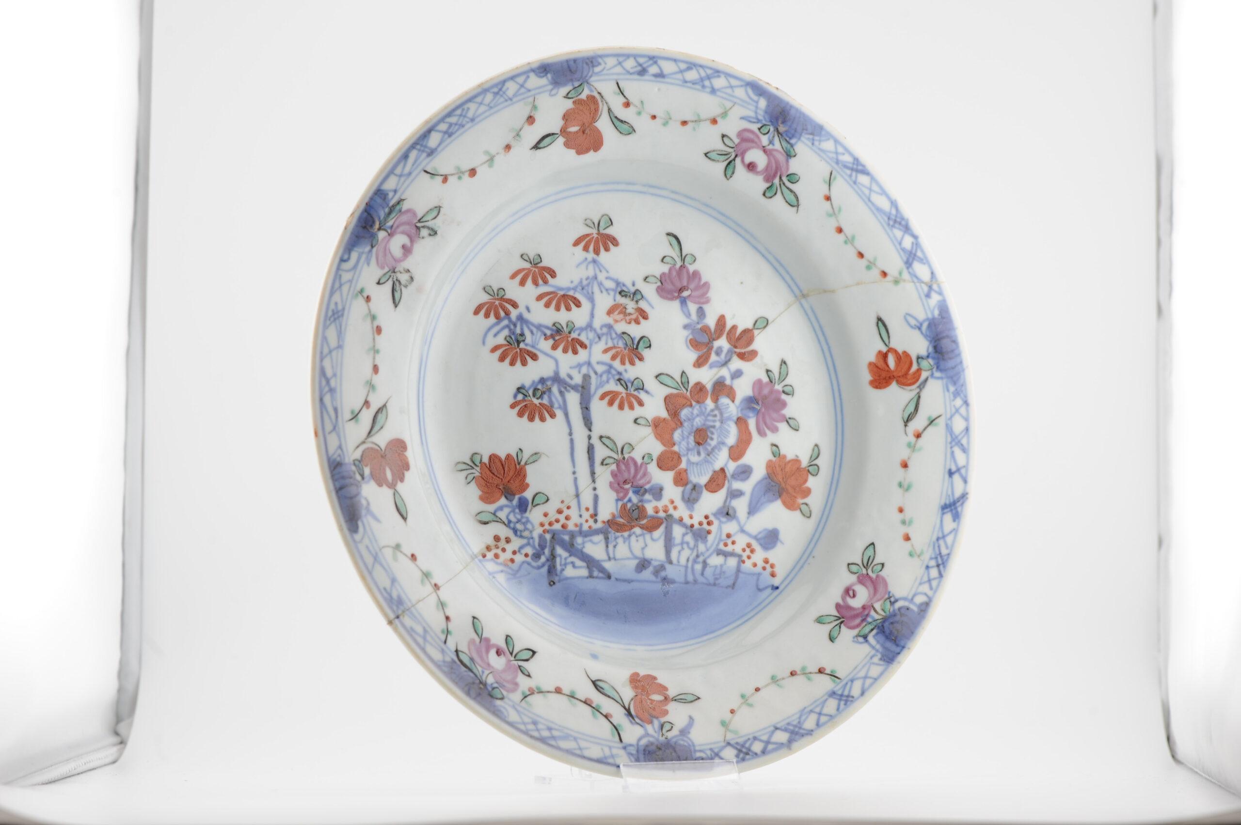 Cinese Antico piatto Amsterdams Bont in porcellana cinese della dinastia Qing, 1730-1750 in vendita