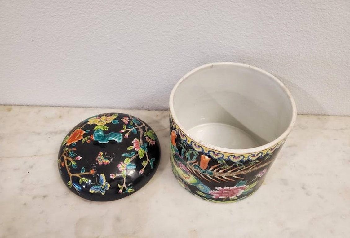 Antique Chinese Qing Dynasty Porcelain Famille Noir Covered Jar 1