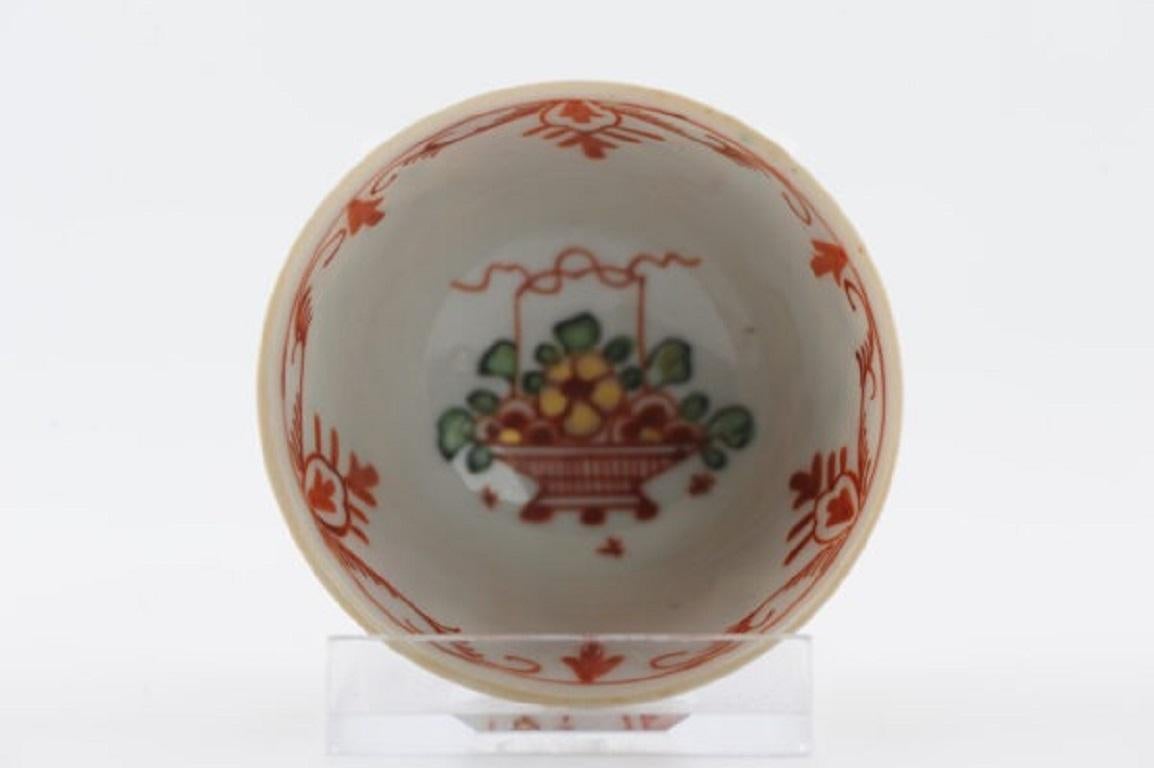 Je partage avec vous ce bol très joliment décoré. Il s'agit d'un plat en porcelaine fabriqué à Jingdezhen vers 1710-1730. Décoré plus tard en Hollande

Informations complémentaires :
MATERIAL : Porcelaine et poterie
Type : Plaques
Région d'origine :