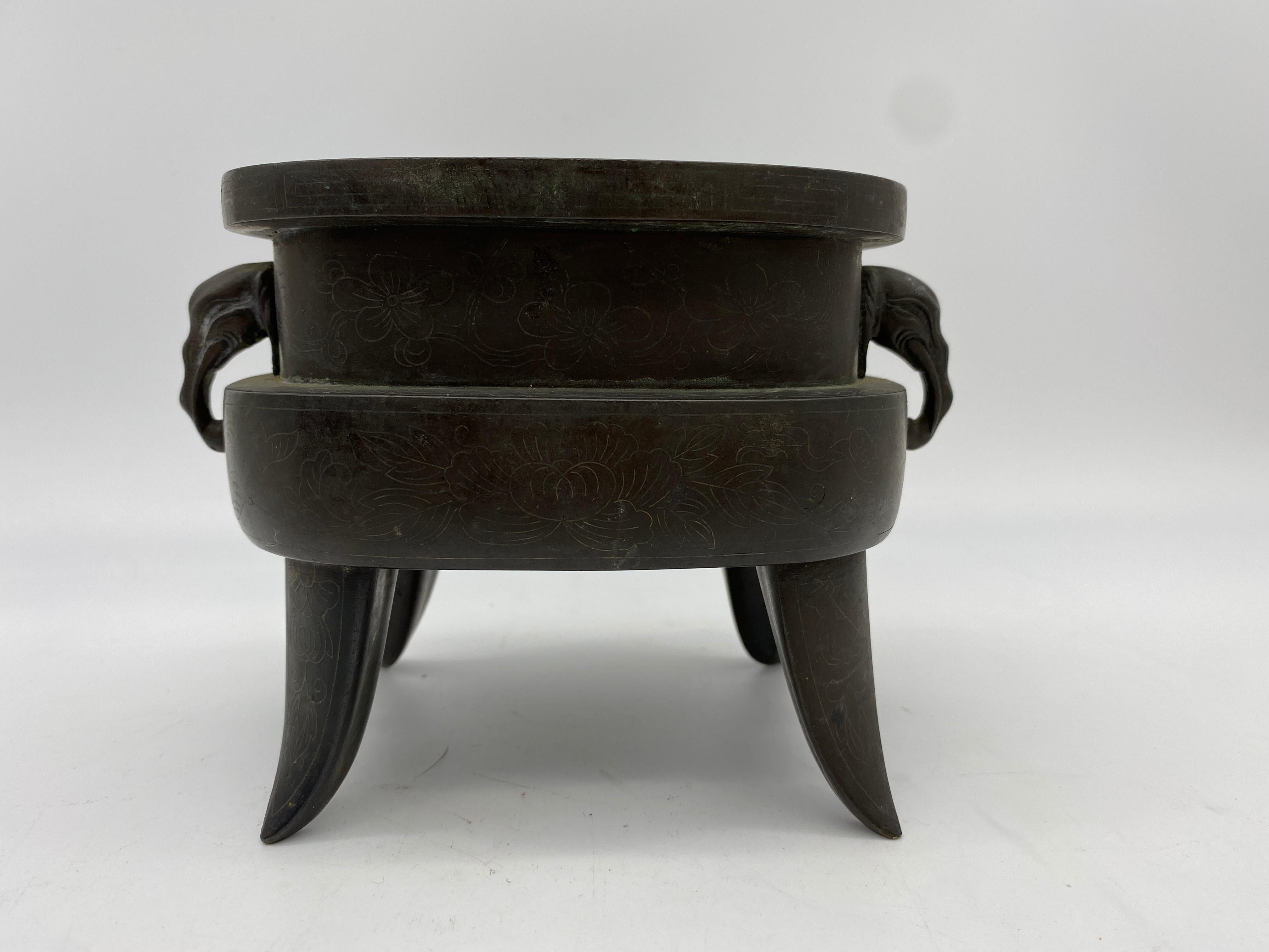 Antique Qing Dynasty Chinese Twin Handled Bronze Censer with Elephants Handles For Sale 5