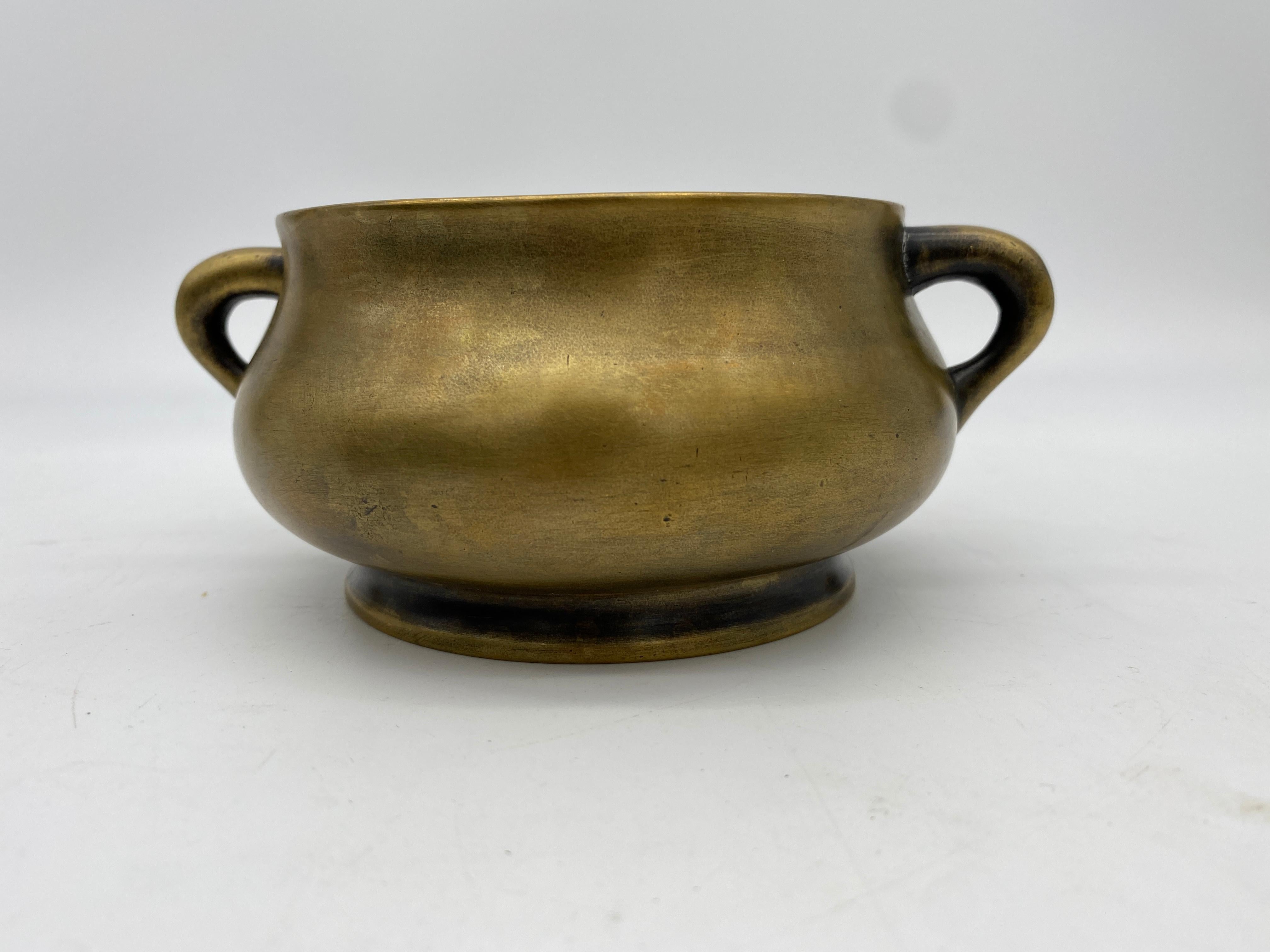 Antique Qing Dynasty Chinese Twin Handled Bronze Censer Xuande Marks to Base  For Sale 3