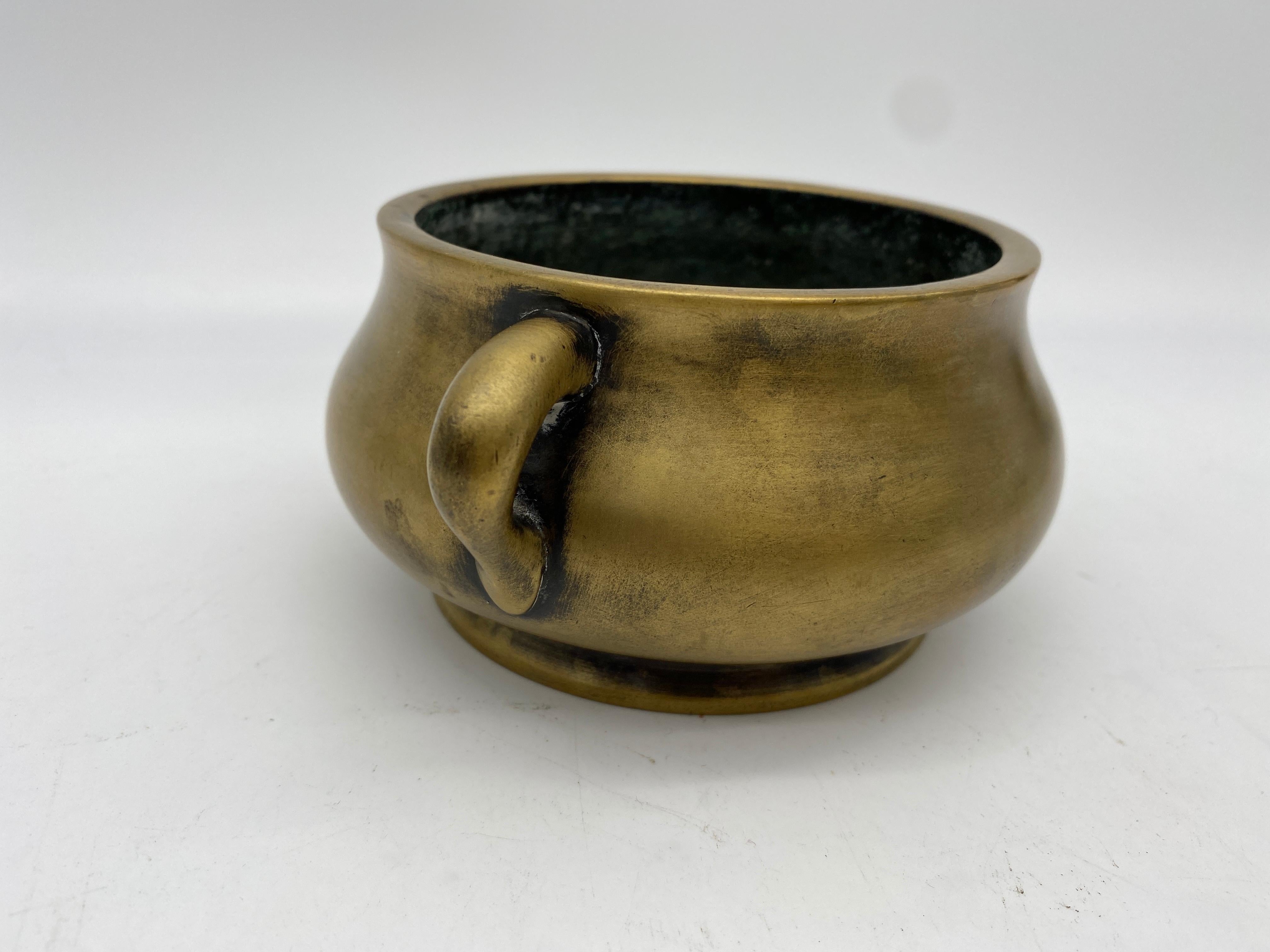 Antique Qing Dynasty Chinese Twin Handled Bronze Censer Xuande Marks to Base  For Sale 4