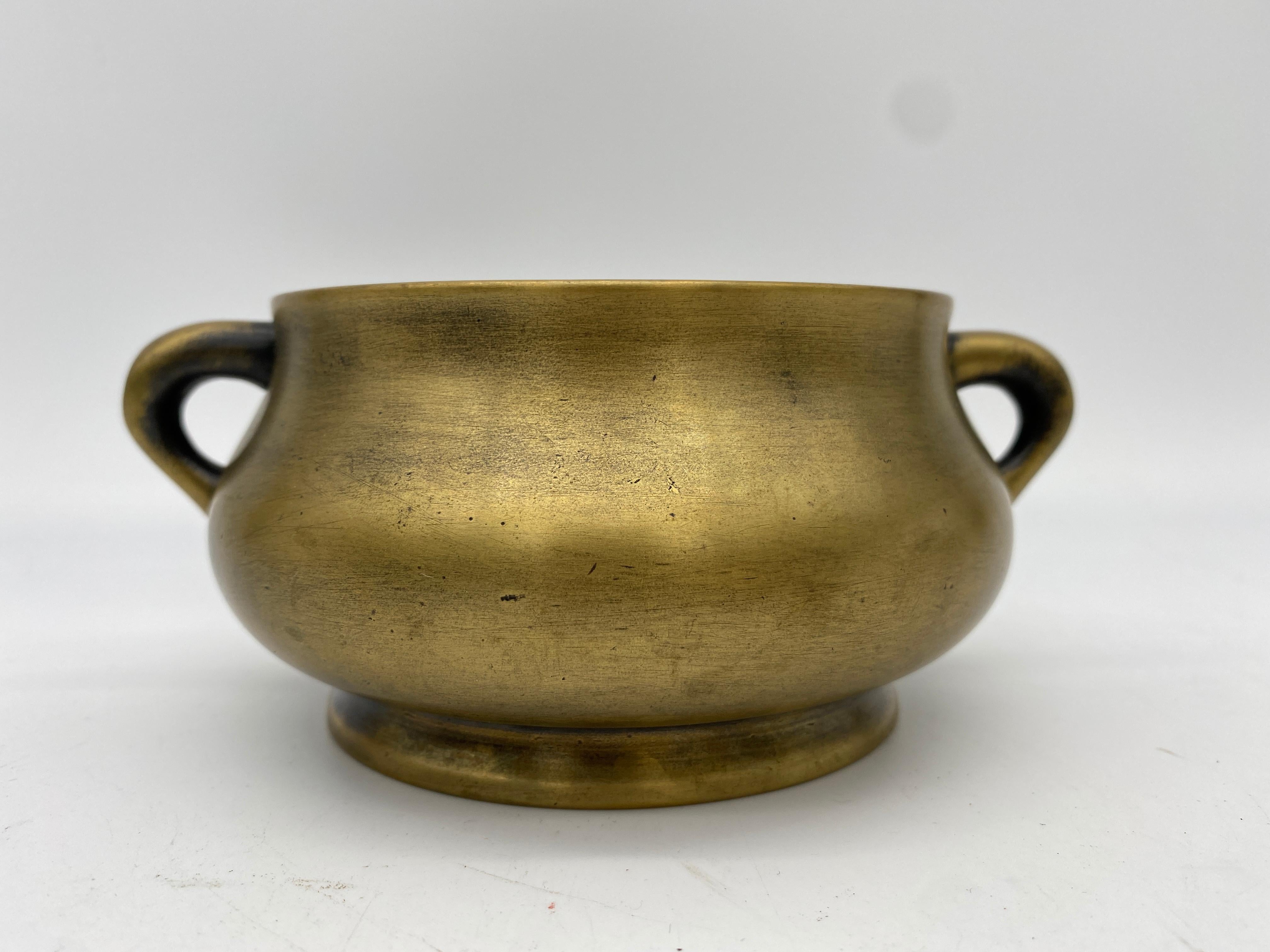 Qing dynasty 18th century Chinese twin handled bronze censer bearing XuanDe marks to base , 990 grams , 17cm wide, internal width 10cm , 7cm high.