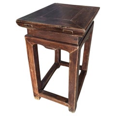 Table d'appoint ancienne en bois d'orme foncé de la Dynastie Qing