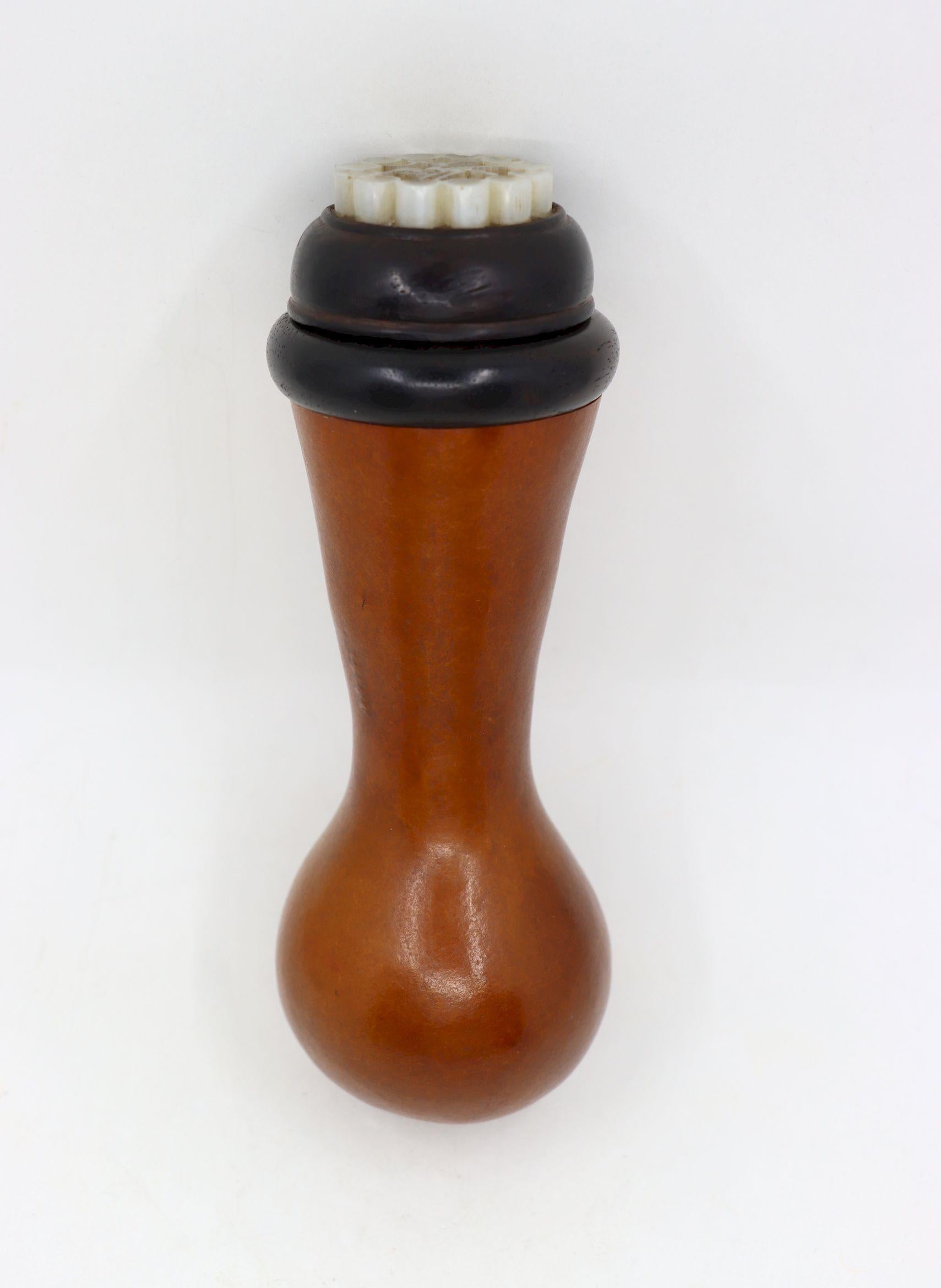 Grezzo Antico vaso da grillo in zucca della dinastia Qing Dinastia Ming Placca di giada bianca in vendita