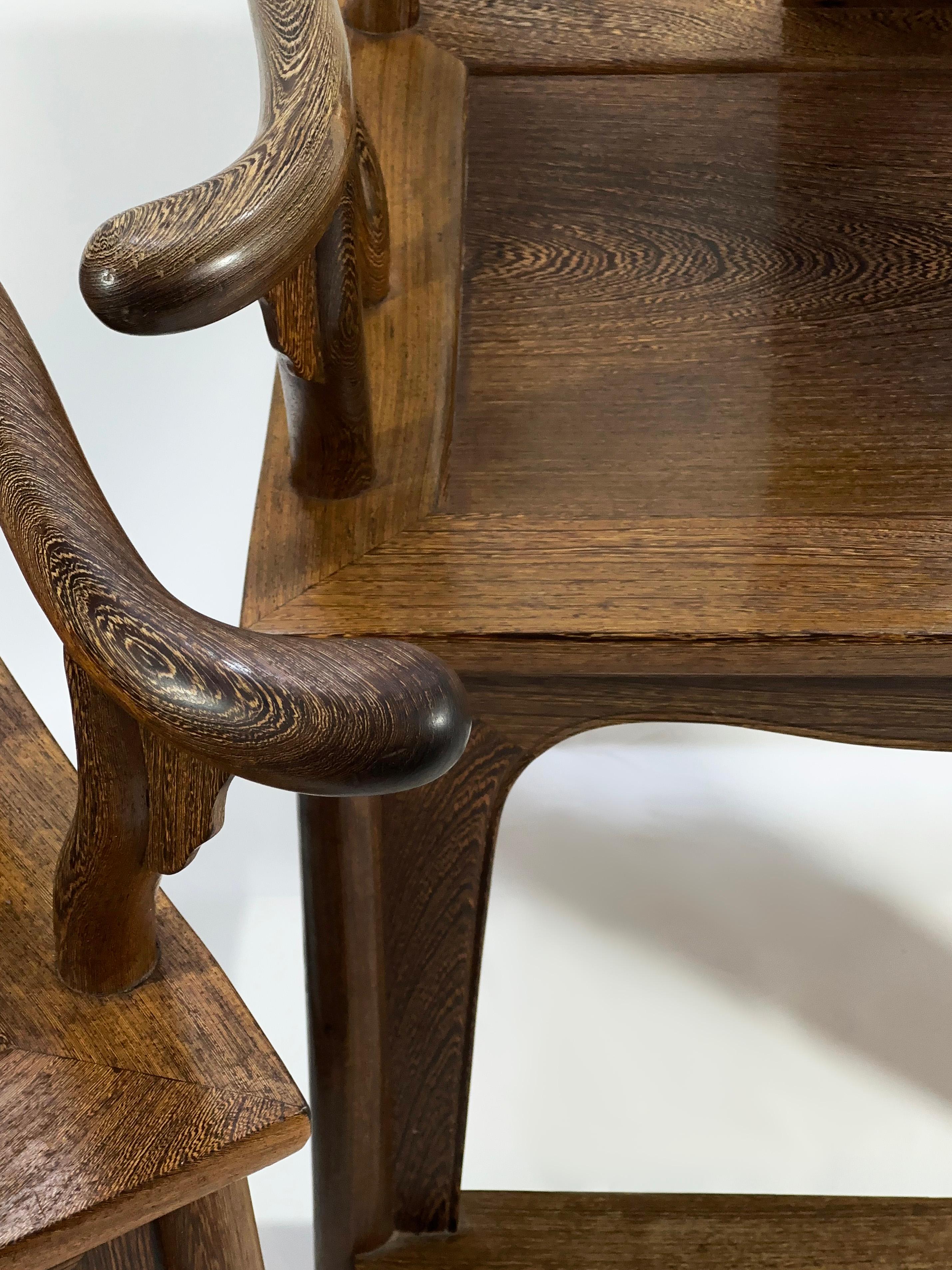 Antike, chinesische, handgeschnitzte Stühle mit Yoke-Rückenlehne aus exotischem Holz – Paar – Qing-Ära (Geschnitzt) im Angebot