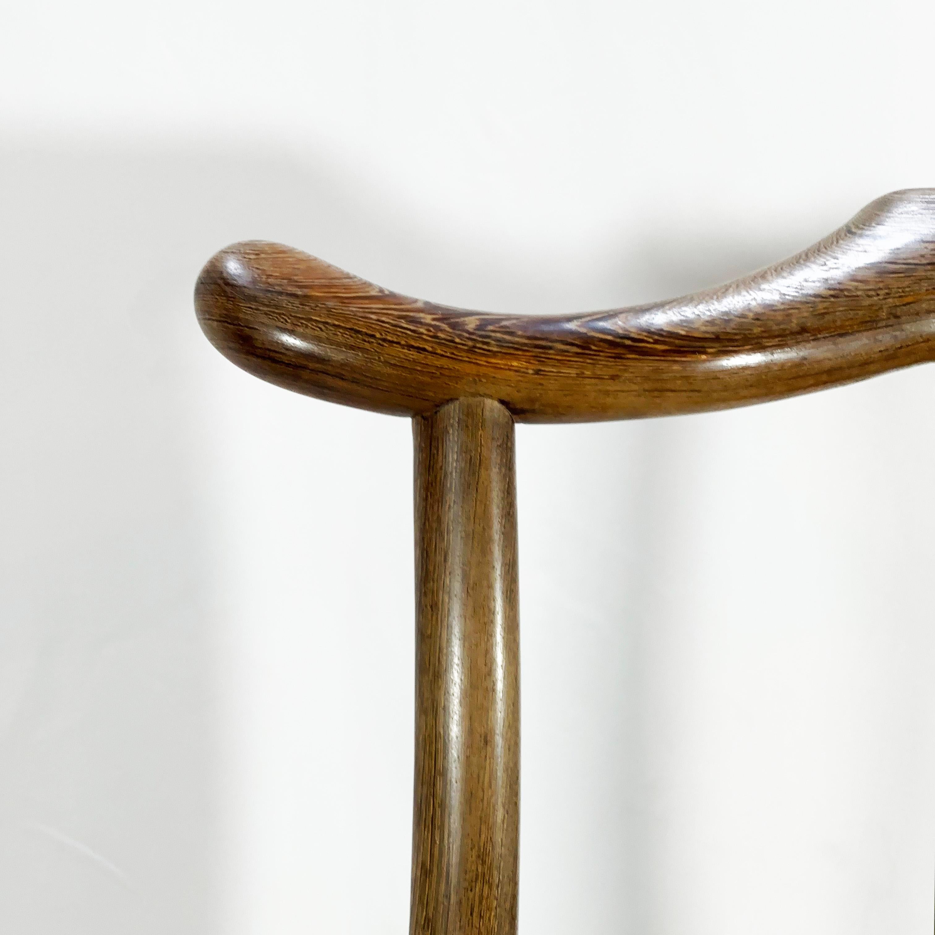 Antike, chinesische, handgeschnitzte Stühle mit Yoke-Rückenlehne aus exotischem Holz – Paar – Qing-Ära im Zustand „Gut“ im Angebot in Glasgow, GB