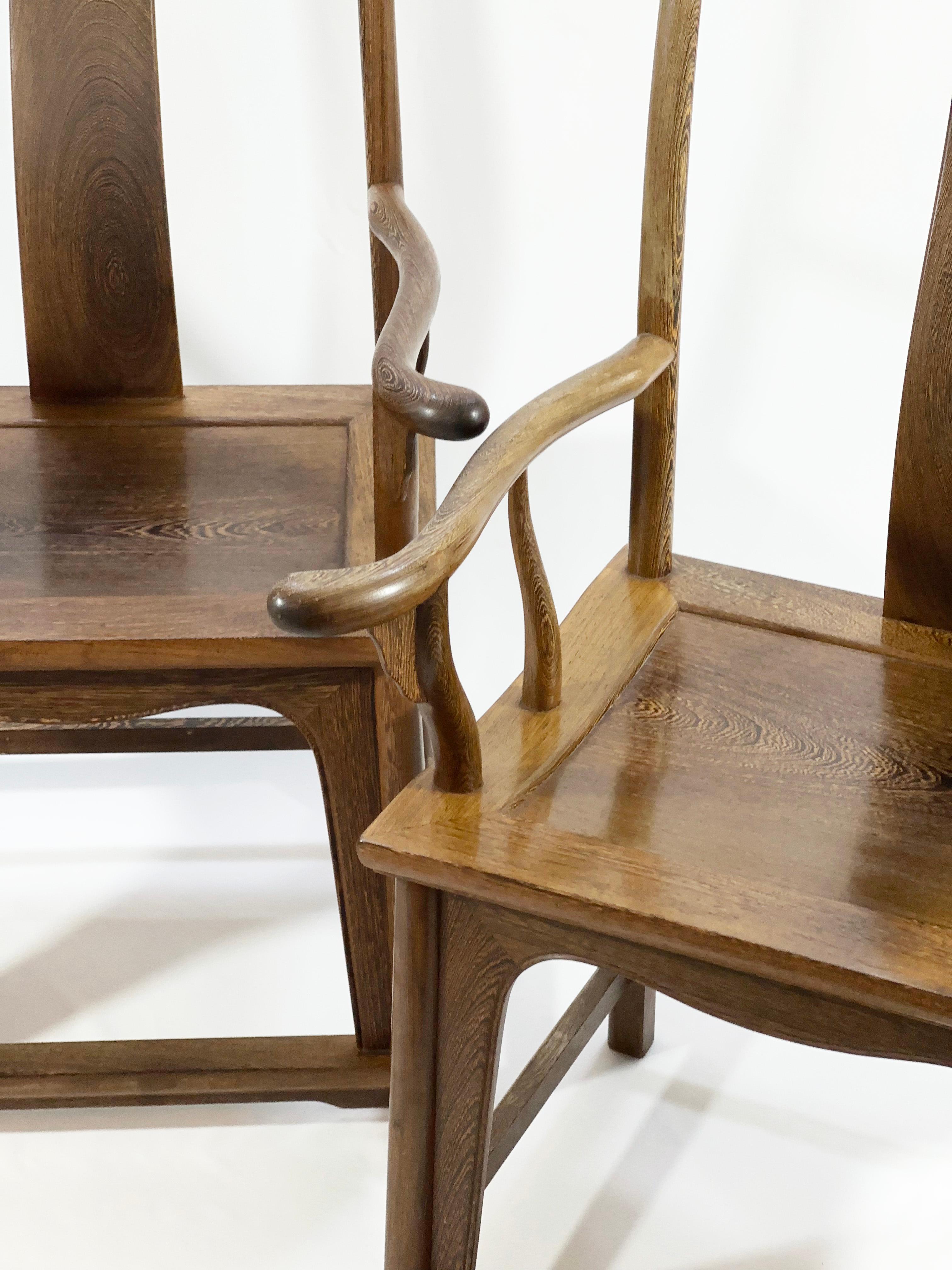 Antike, chinesische, handgeschnitzte Stühle mit Yoke-Rückenlehne aus exotischem Holz – Paar – Qing-Ära im Angebot 3