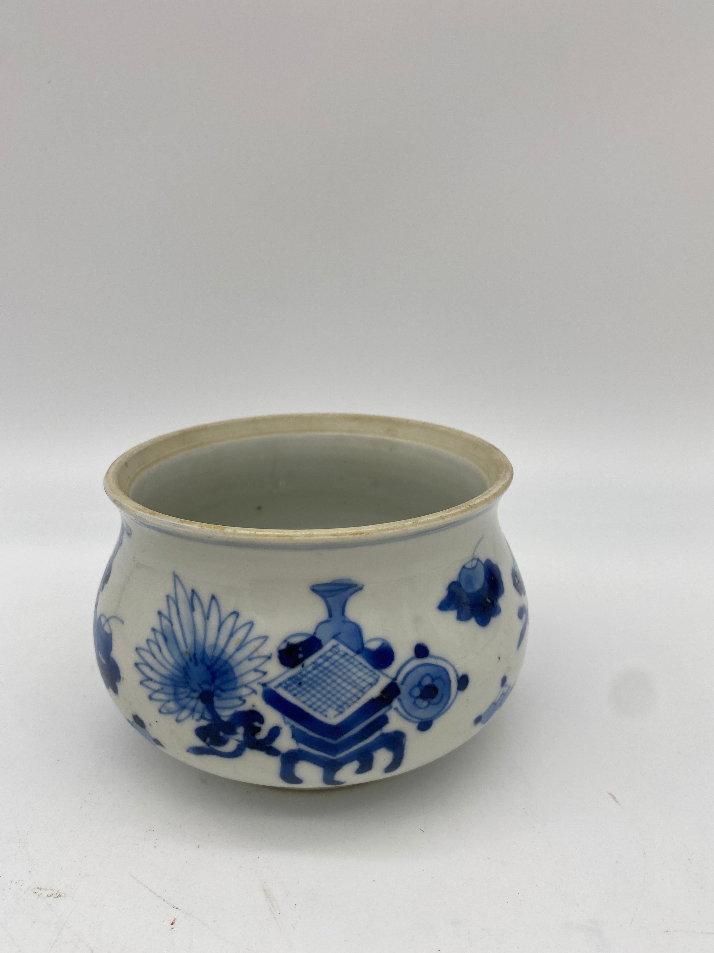 Antique Qing Dynasty Blue and White Chinese Porcelain Censer For Sale 5