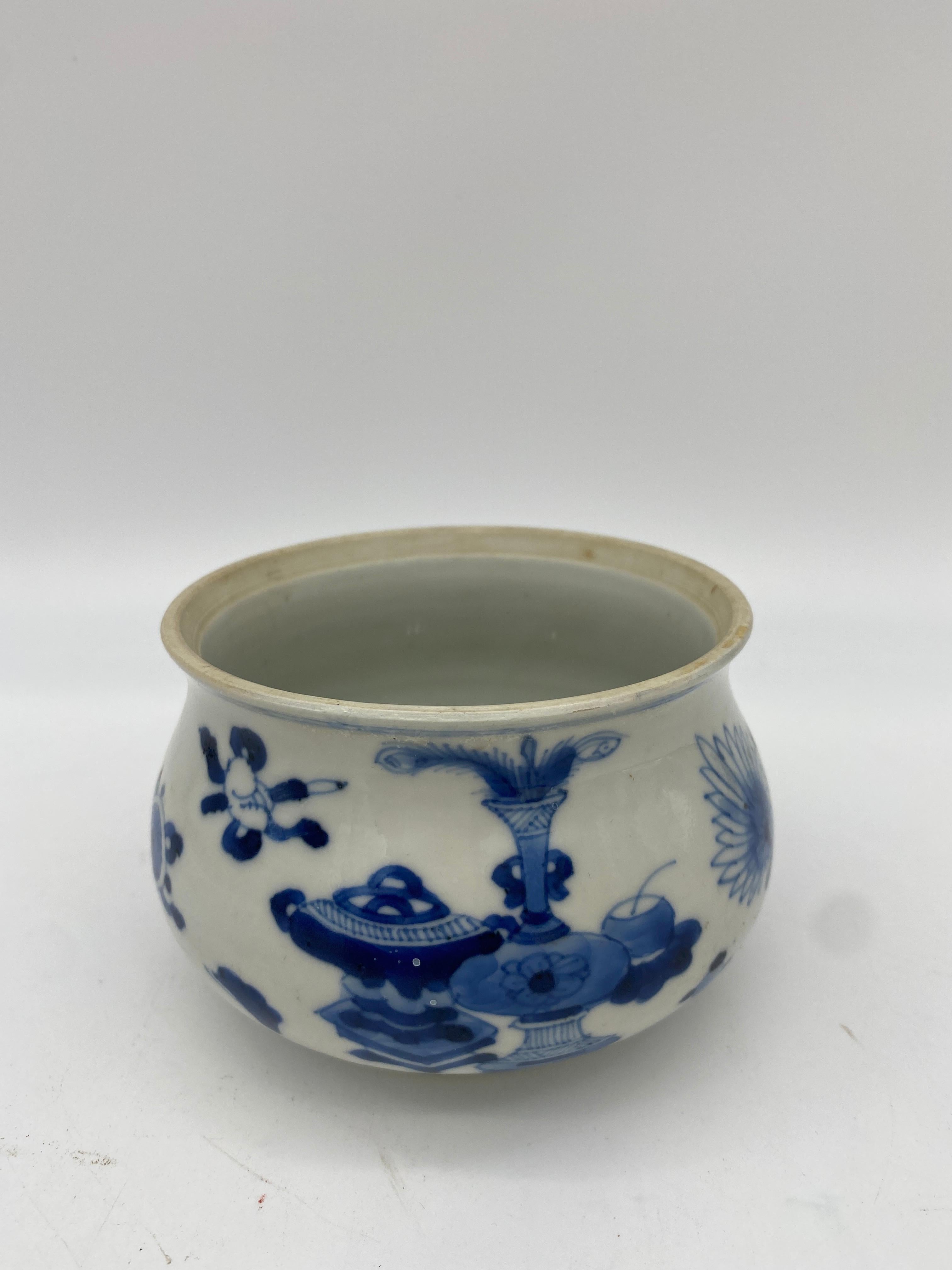 Antique Qing Dynasty Blue and White Chinese Porcelain Censer For Sale 7