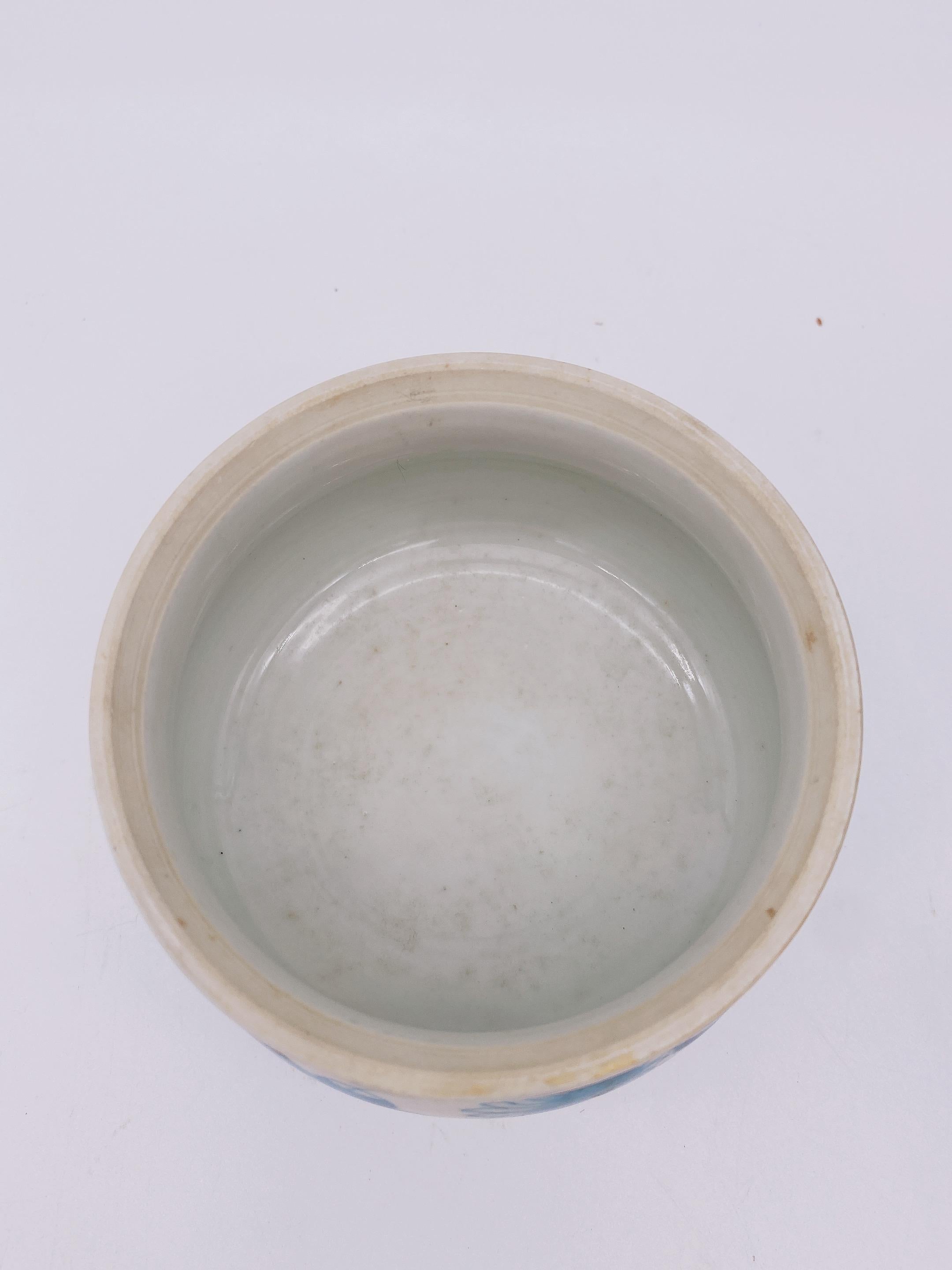 Qing dynasty Kang XI blue and white Chinese porcelain censer with a design of 