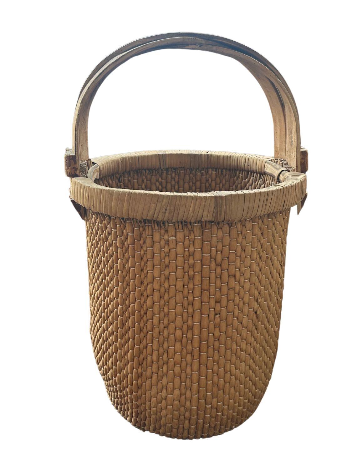 Chinese Antique Qing Dynasty Rattan Basket with Elm Wood Handle For Sale