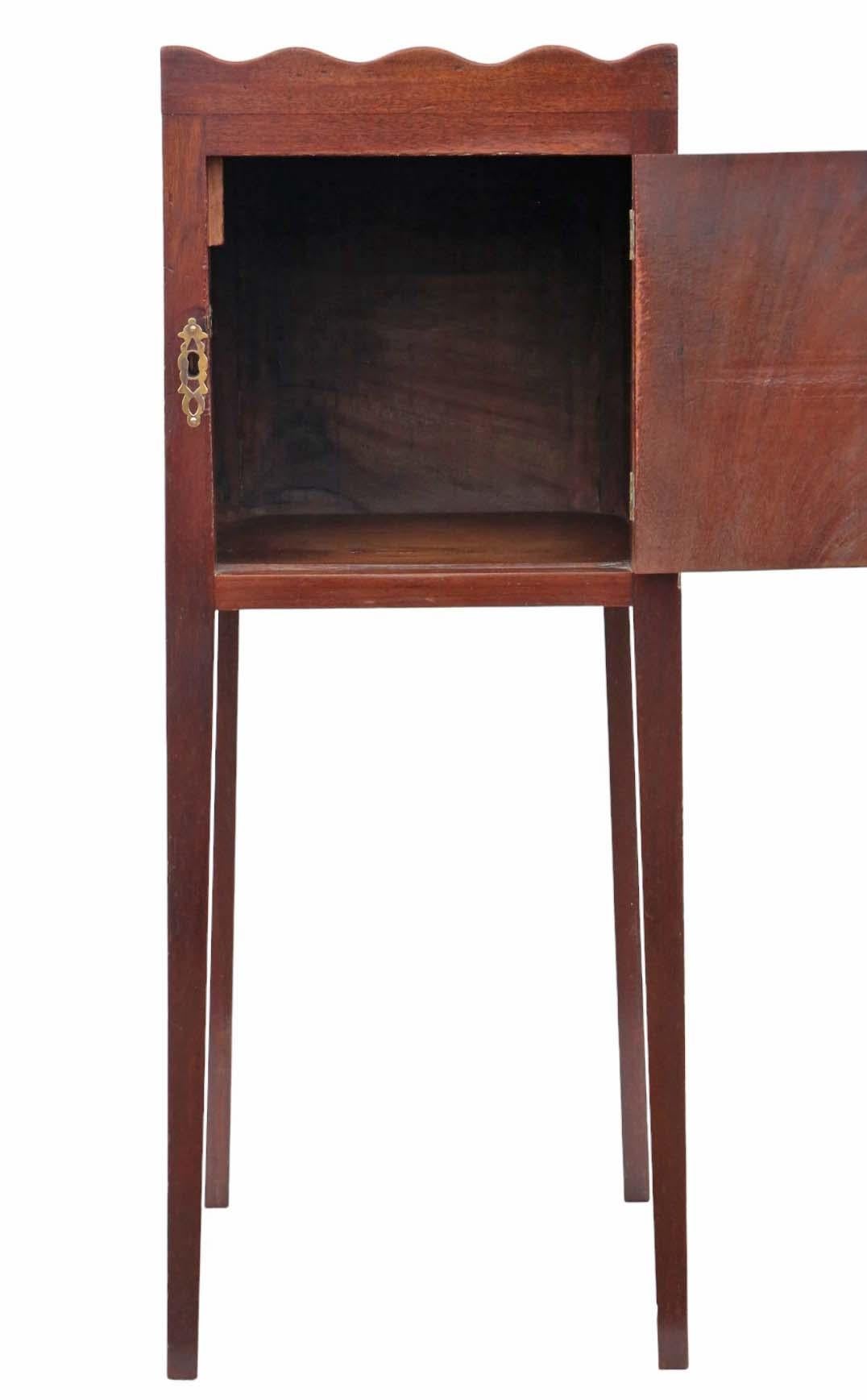 Antique quality 19th Century Georgian tray top nightstand mahogany bedside table For Sale 2