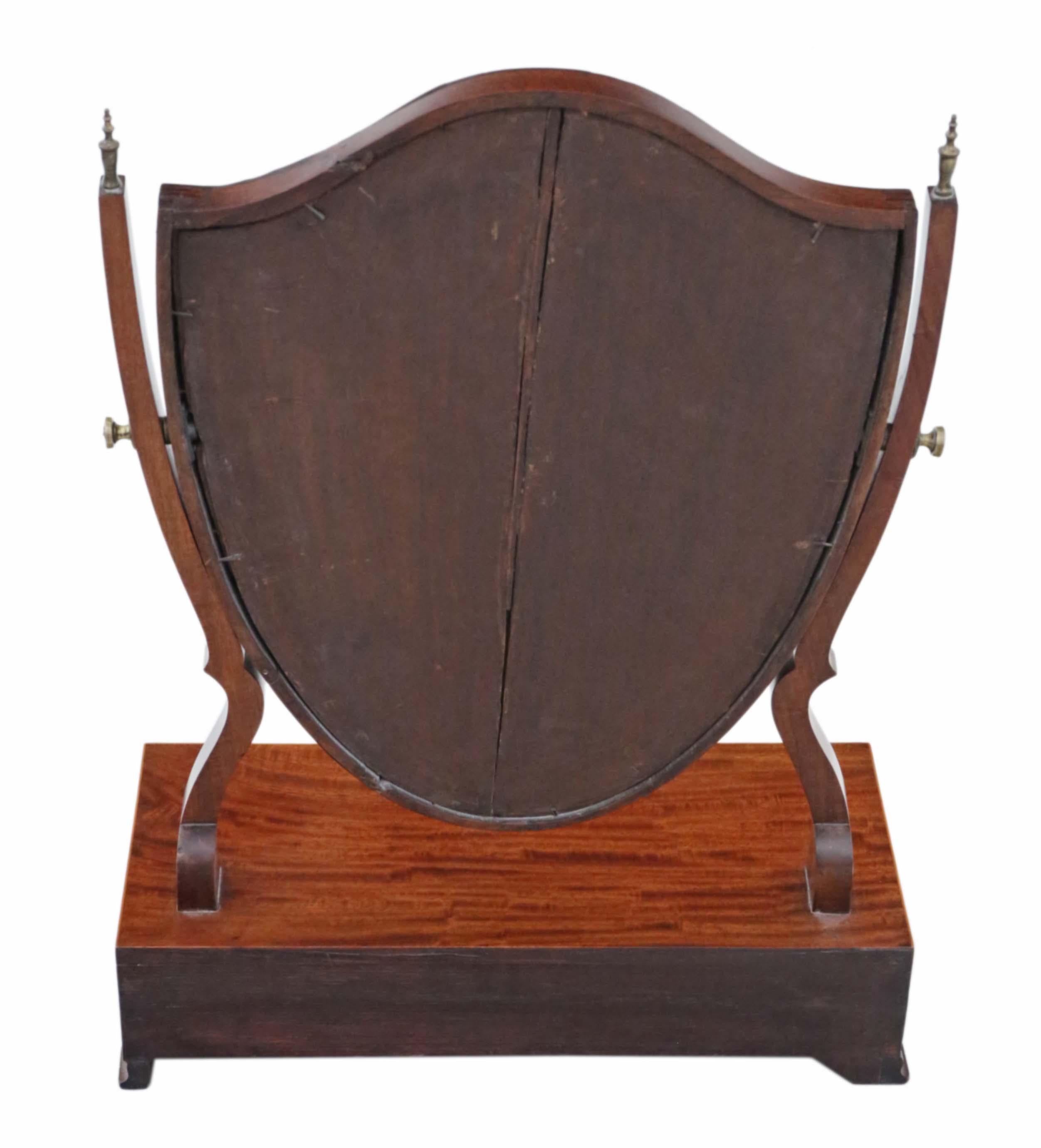 Verre Antique Table de toilette à bouclier en acajou du 19ème siècle Miroir pivotant en vente