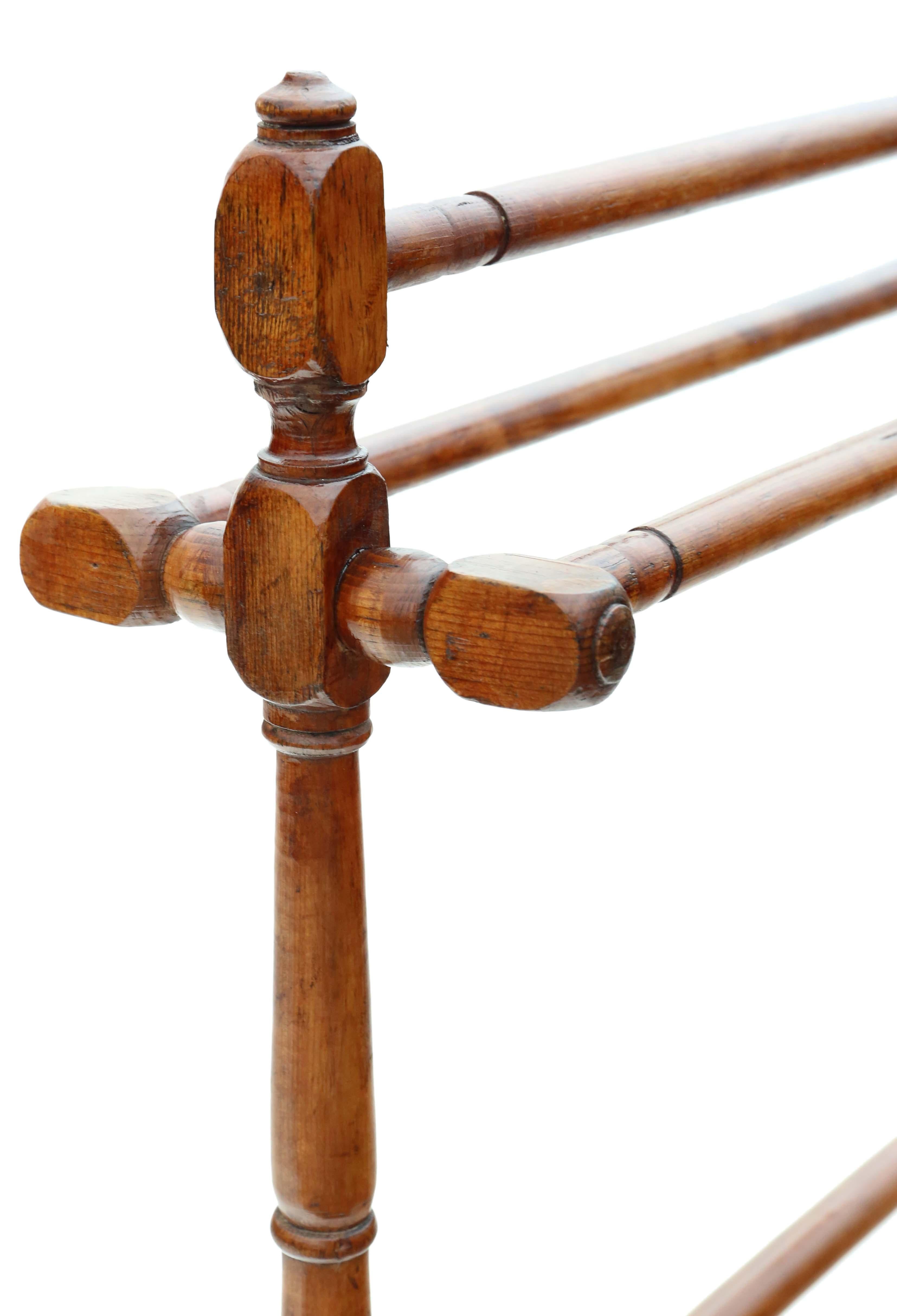 Antique quality C1900 beech and pine towel rail stand In Good Condition For Sale In Wisbech, Cambridgeshire