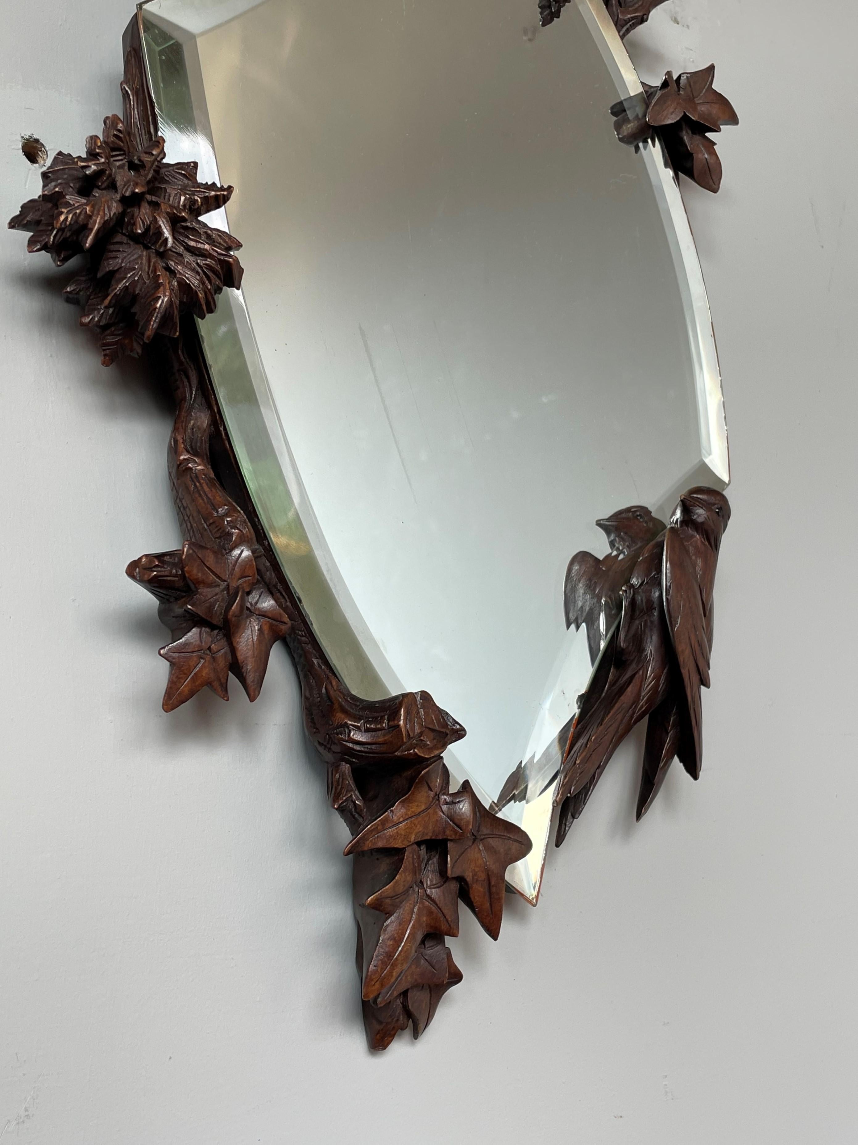 Antique & Quality Carved Black Forest Wall Mirror w. Carved Sparrow Sculptures In Good Condition In Lisse, NL