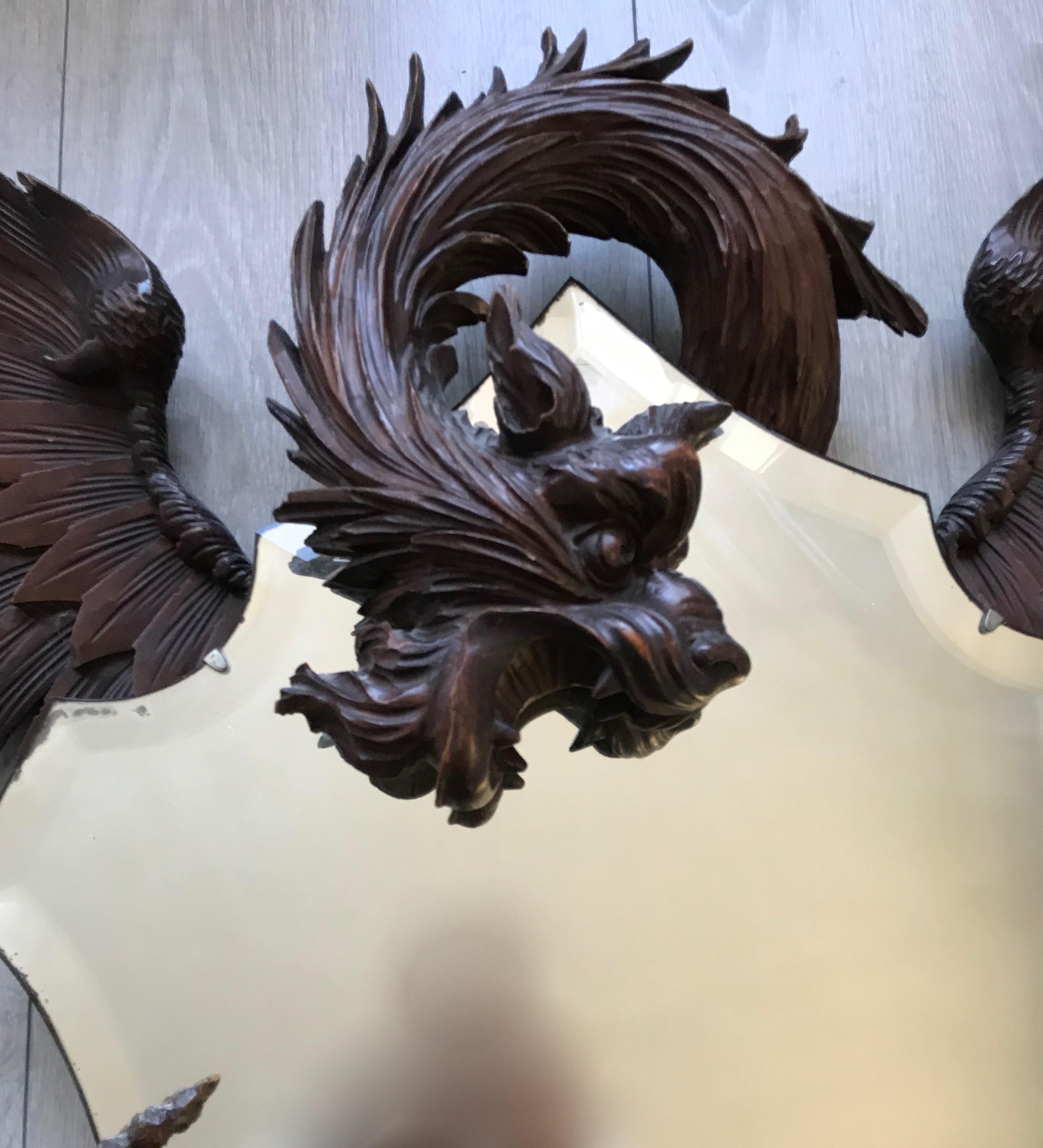 Antique & Quality Carved Dragon Sculpture Holding a Shield Shaped Beveled Mirror In Good Condition In Lisse, NL