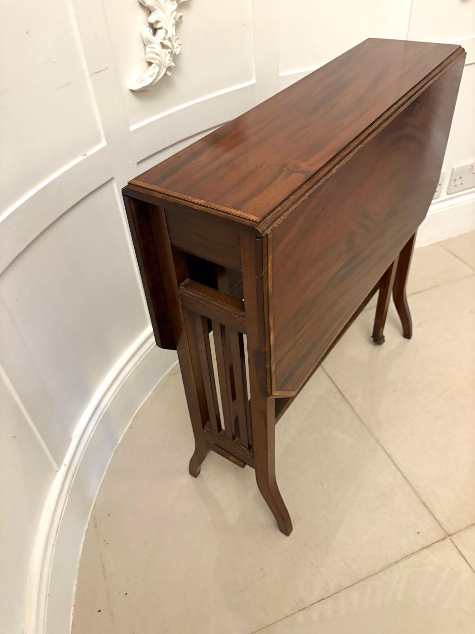 Buis Table Sutherland en acajou marqueté de qualité ancienne, datant de l'époque édouardienne en vente