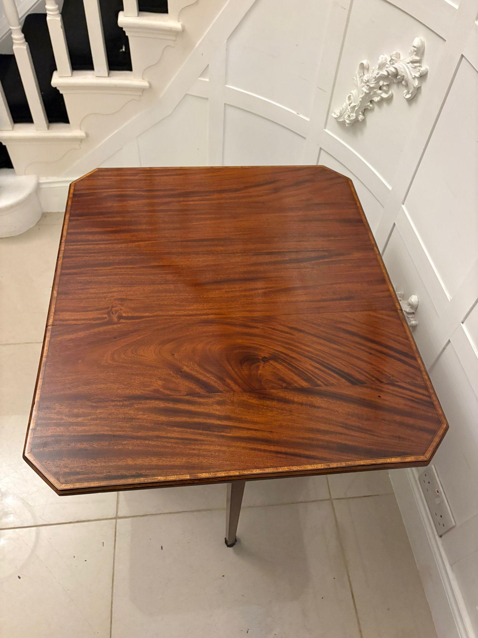 Table Sutherland en acajou marqueté de qualité ancienne, datant de l'époque édouardienne en vente 1