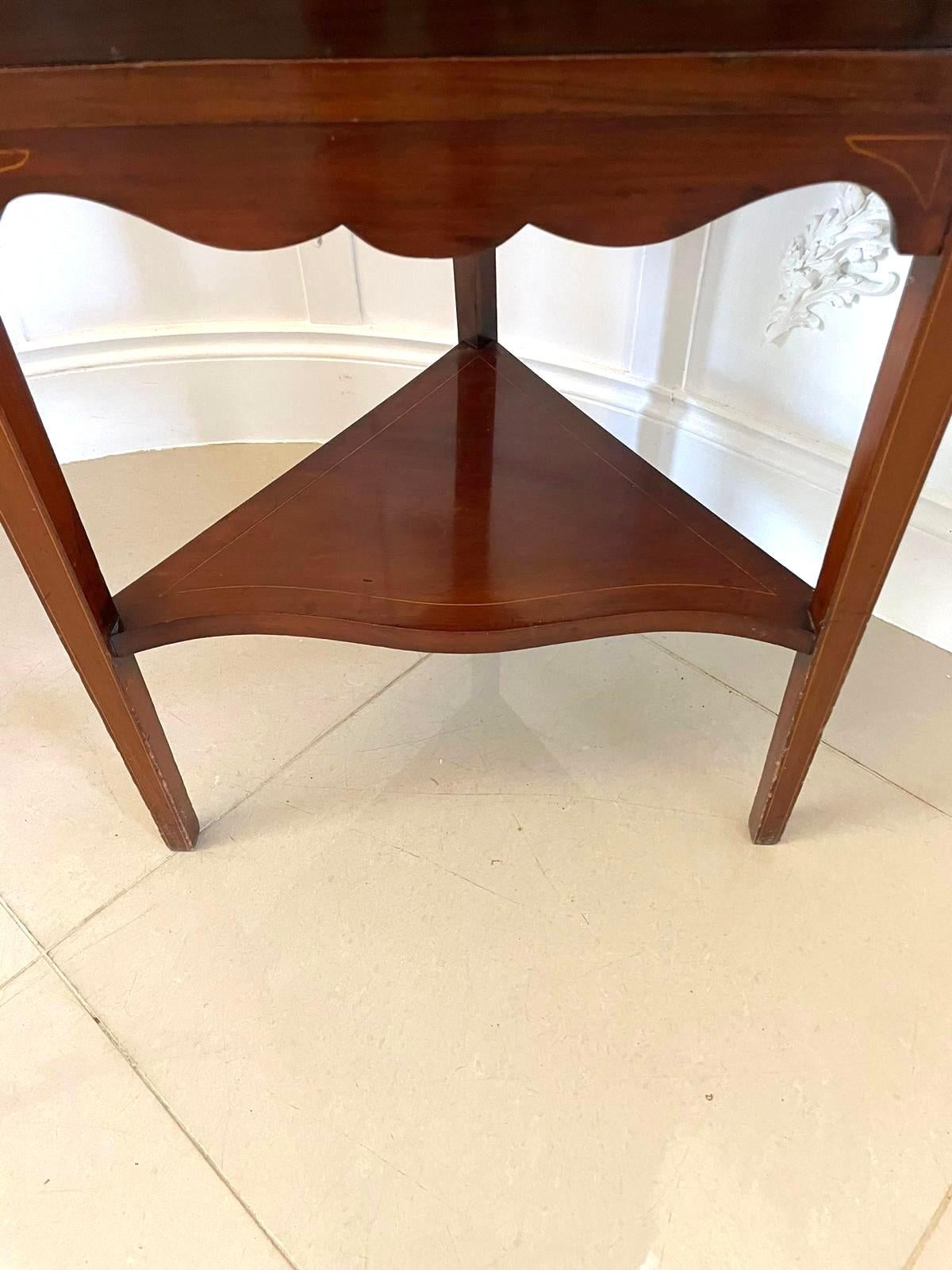 Armario esquinero de caoba con incrustaciones eduardiano de calidad antigua en venta 2