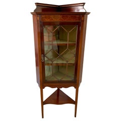 Antiker edwardianischer Eckschrank mit Intarsien aus Mahagoni in antiker Qualität