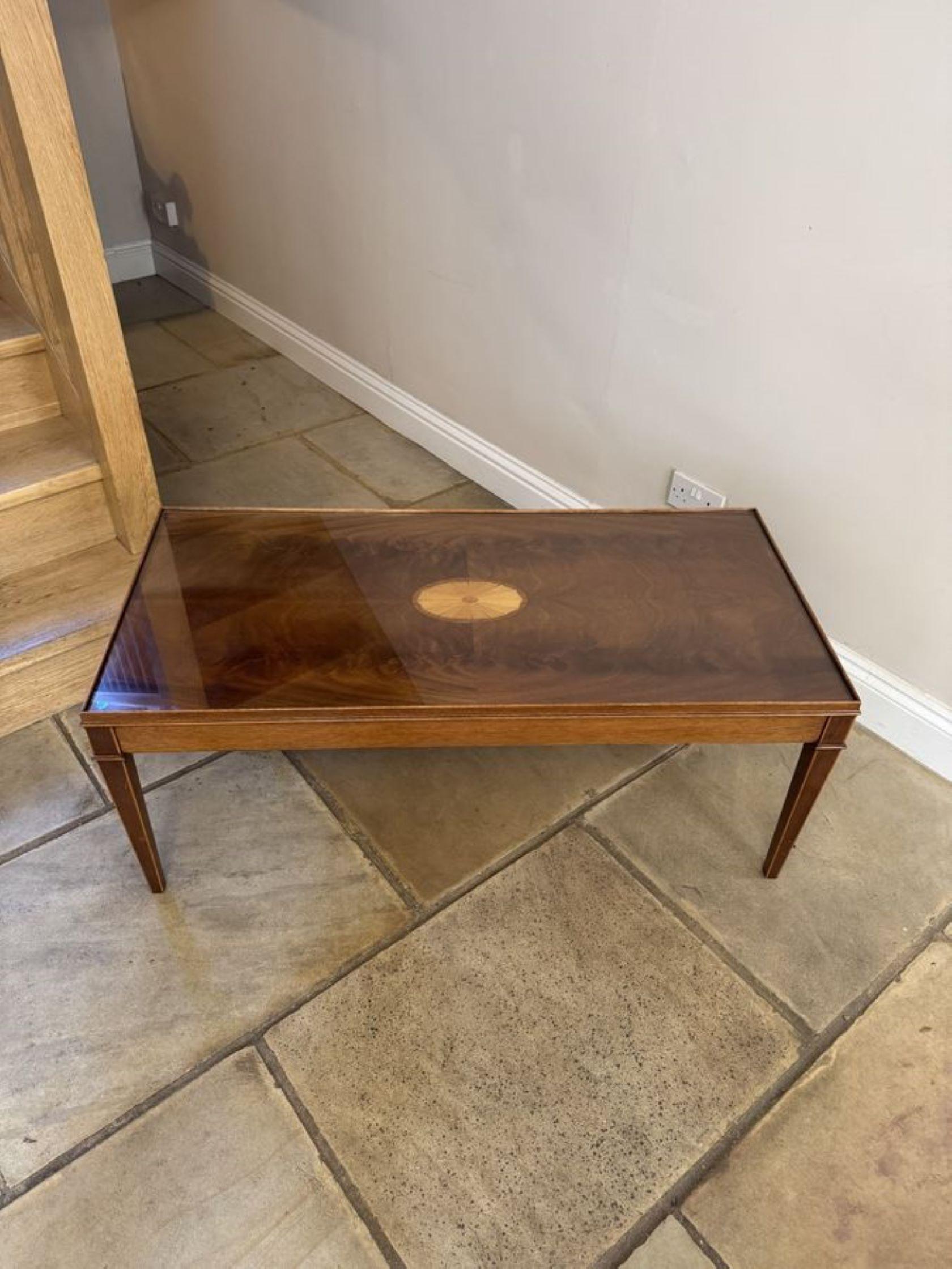 Table basse marquetée en acajou figuré de qualité ancienne Bon état - En vente à Ipswich, GB
