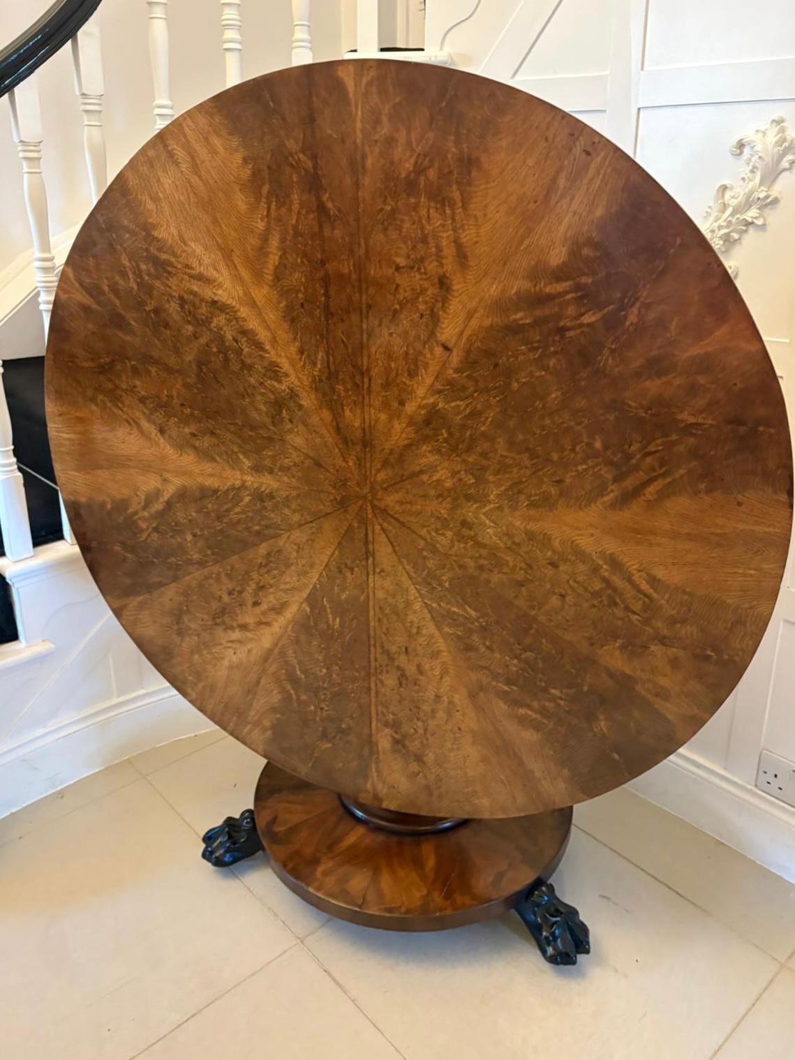 Table de salle à manger 6 places en acajou évasé et segmenté de qualité ancienne en vente 4
