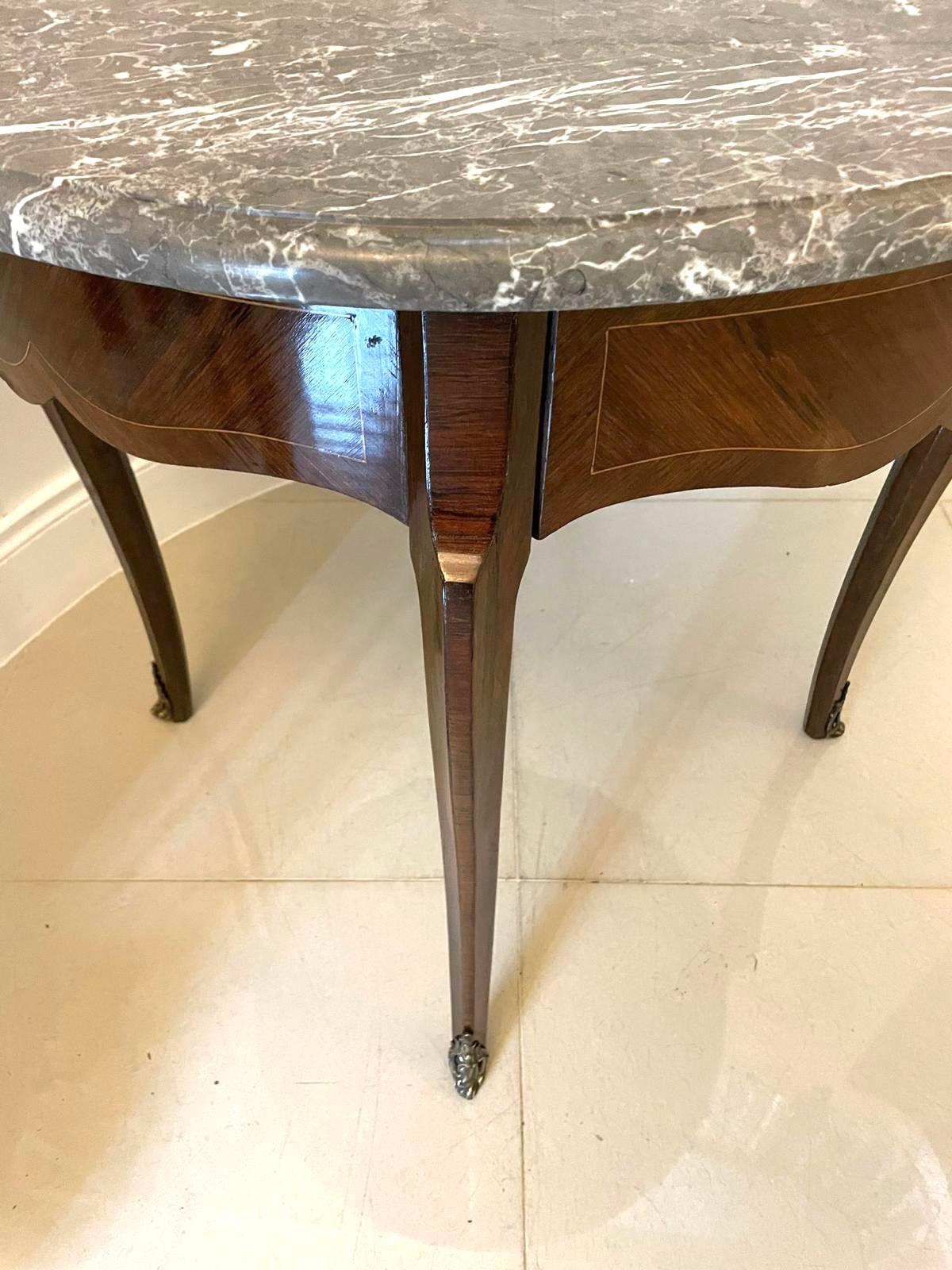 Freistehender französischer Tisch mit Marmorplatte aus Königsholz in antiker Qualität, Zentrum/Lampentisch im Angebot 3