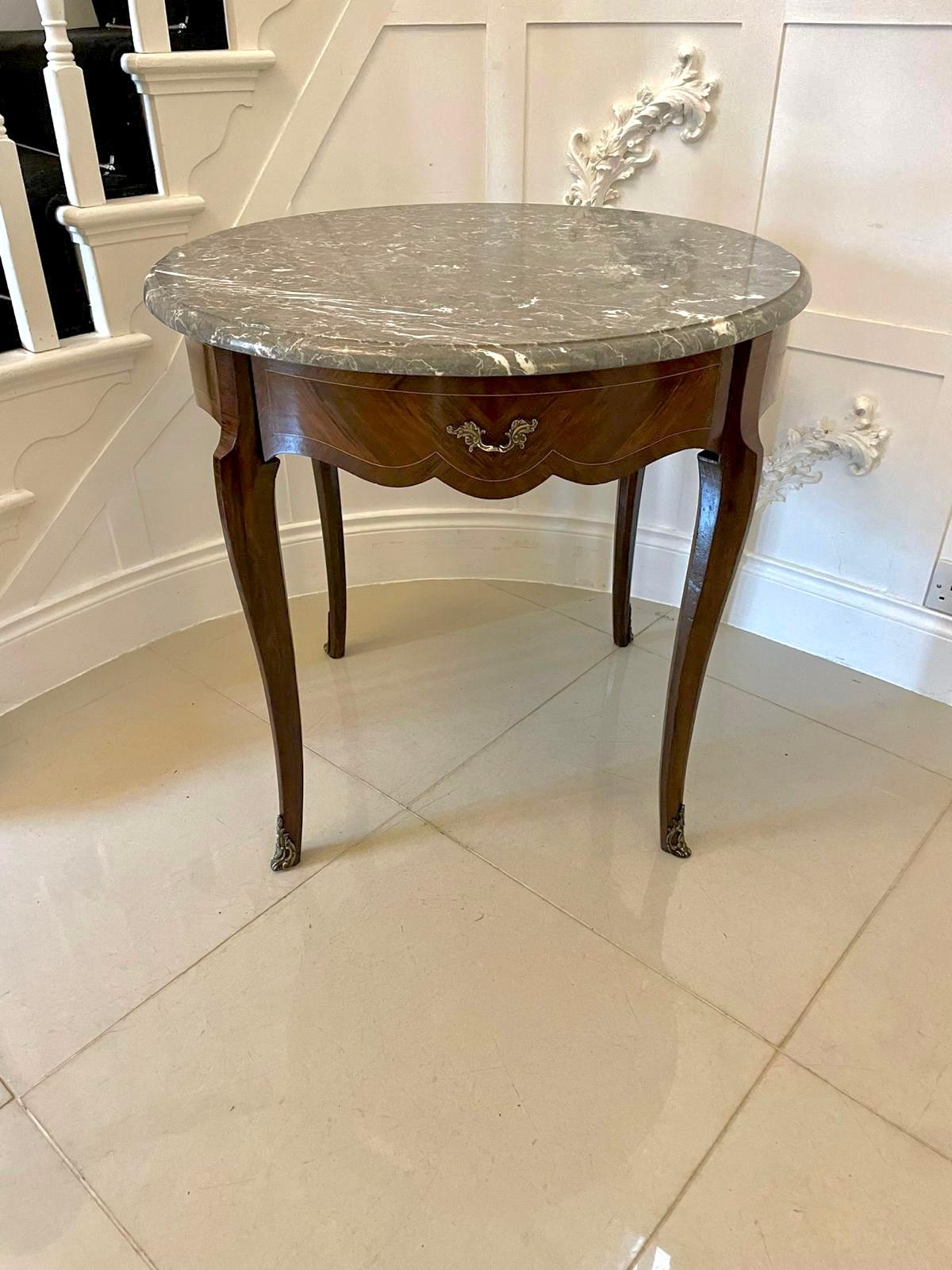 Freistehender französischer Tisch mit Marmorplatte aus Königsholz in antiker Qualität, Zentrum/Lampentisch im Angebot 4