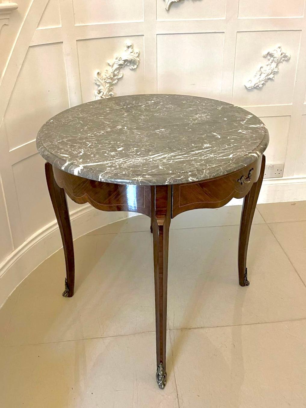 Freistehender französischer Tisch mit Marmorplatte aus Königsholz in antiker Qualität, Zentrum/Lampentisch (Viktorianisch) im Angebot