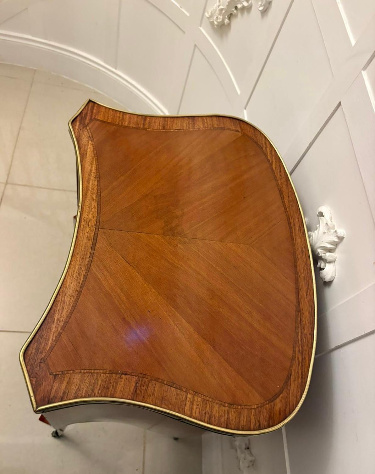 Mobile laterale intarsiato in stile Luigi XV francese di qualità antica In condizioni buone in vendita a Suffolk, GB