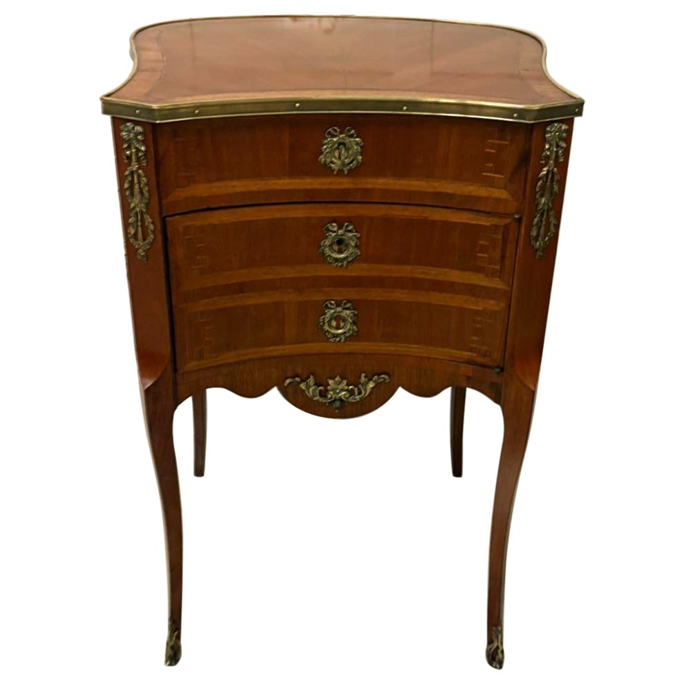 Mobile laterale intarsiato in stile Luigi XV francese di qualità antica