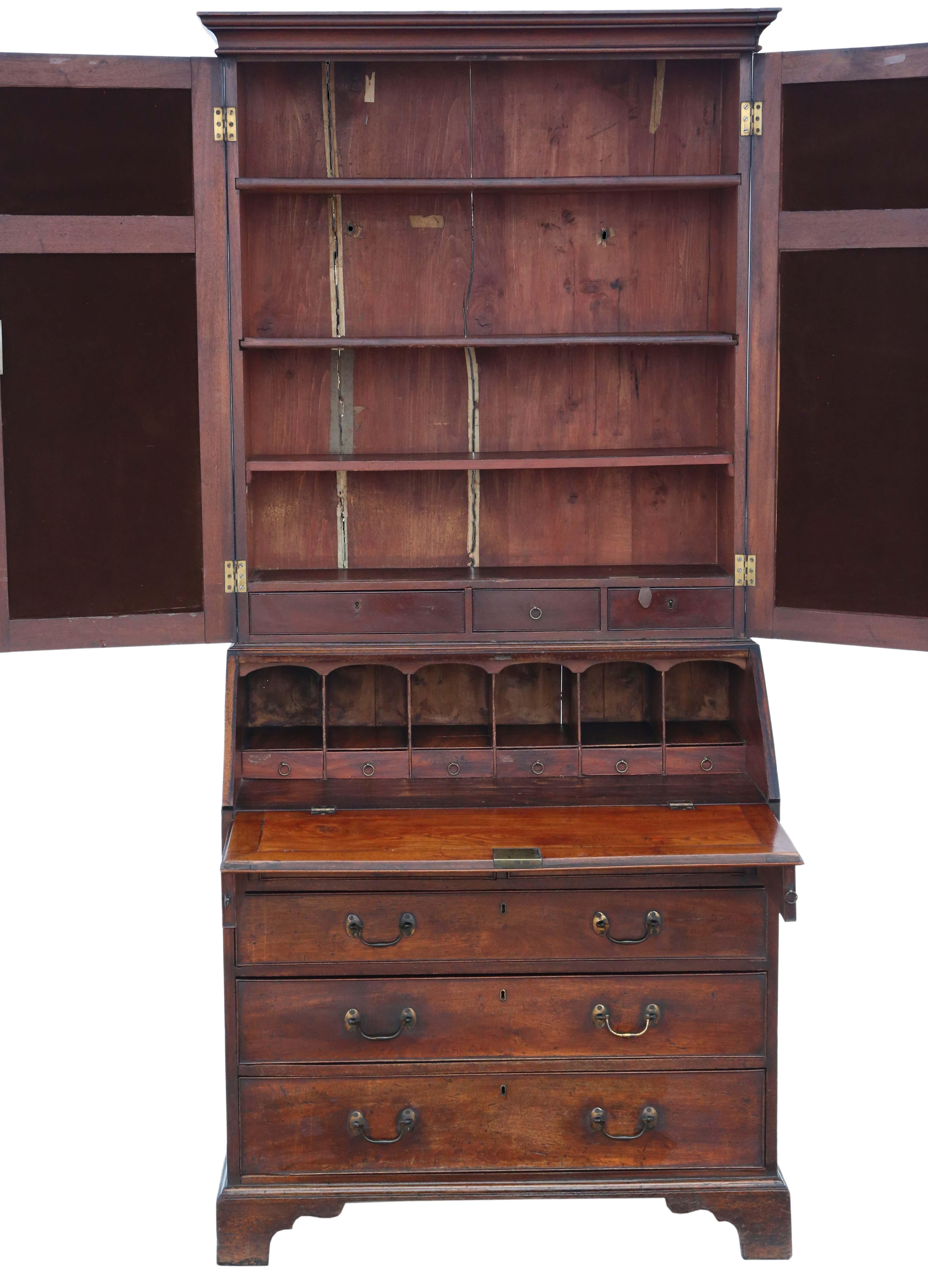Antique quality Georgian C1800 yew housekeeper's bureau cupboard bookcase In Good Condition For Sale In Wisbech, Cambridgeshire