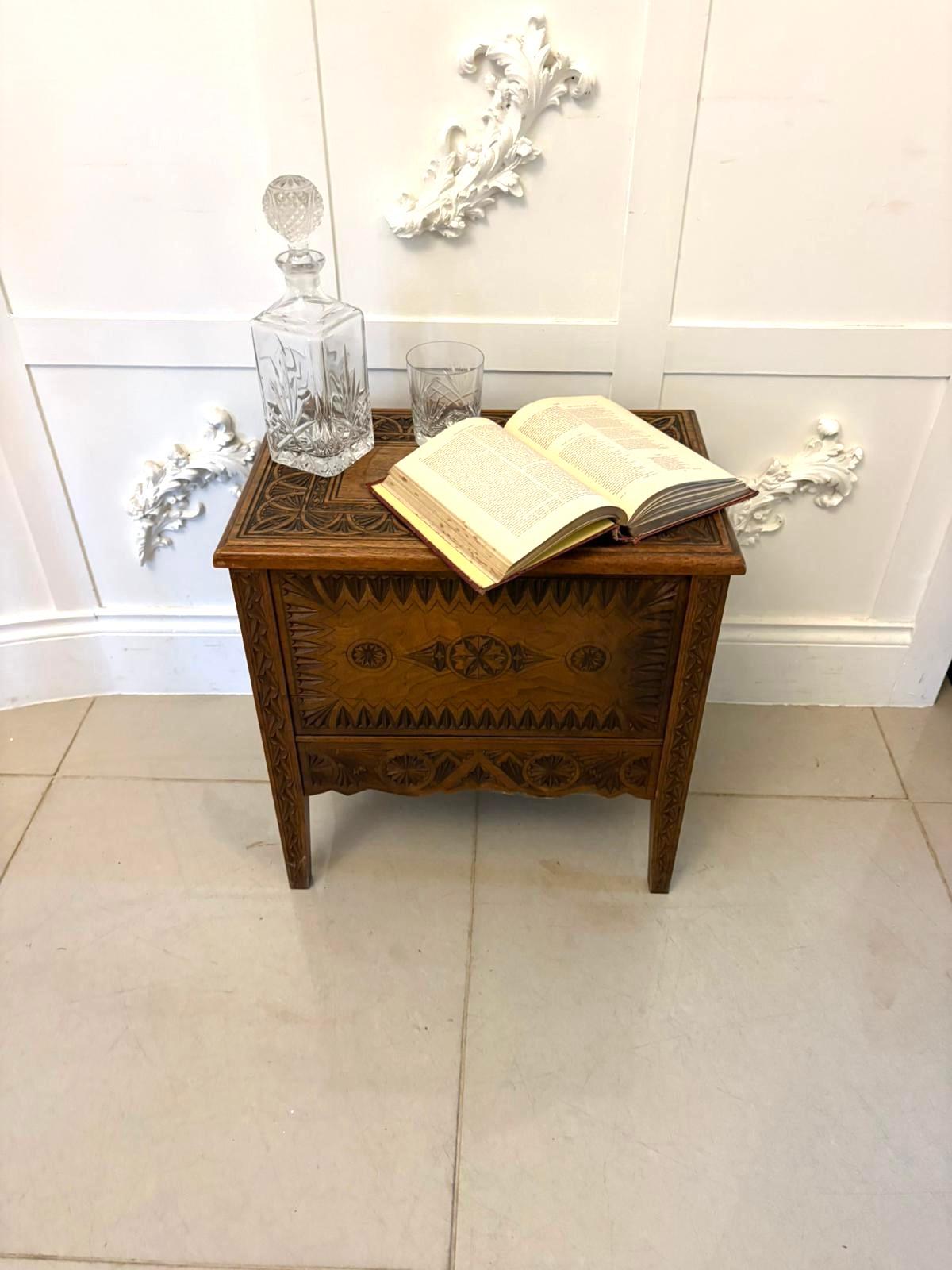 Inglese Cassapanca da matrimonio in Oak intagliata a mano di qualità antica in vendita