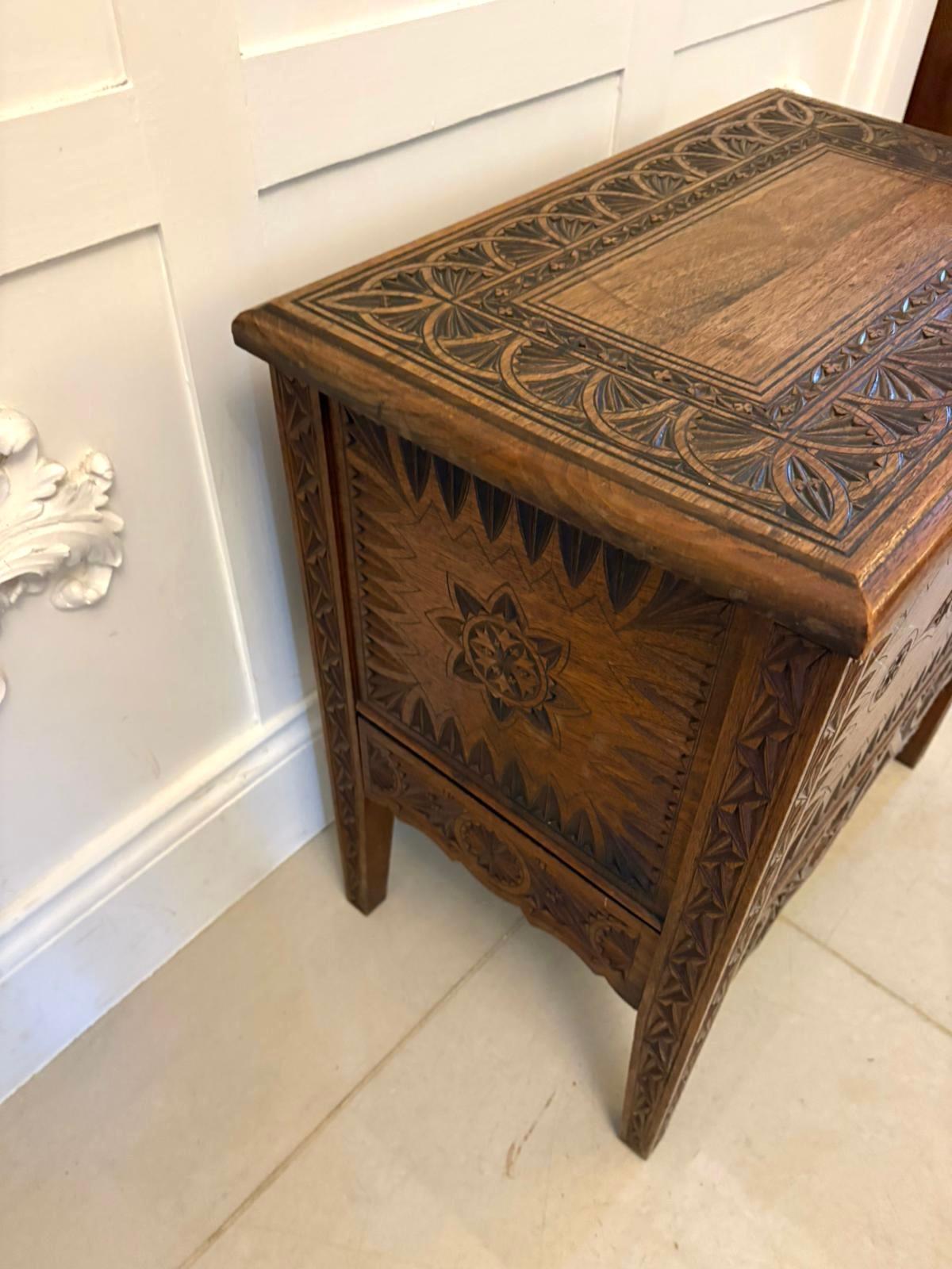 Quercia Cassapanca da matrimonio in Oak intagliata a mano di qualità antica in vendita