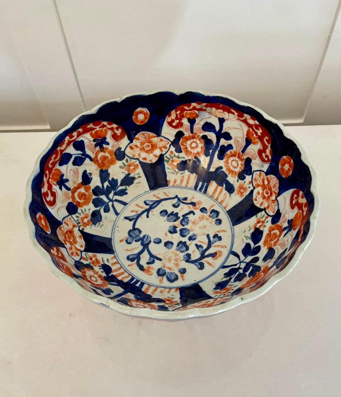 Antique quality Japanese Imari bowl having a quality scalloped shaped Japanese Imari bowl with wonderful hand painted decoration in red, blue, orange and white colours 

In lovely original condition

Measures: H 10 x W 24.5 x D 24.5cm
Date