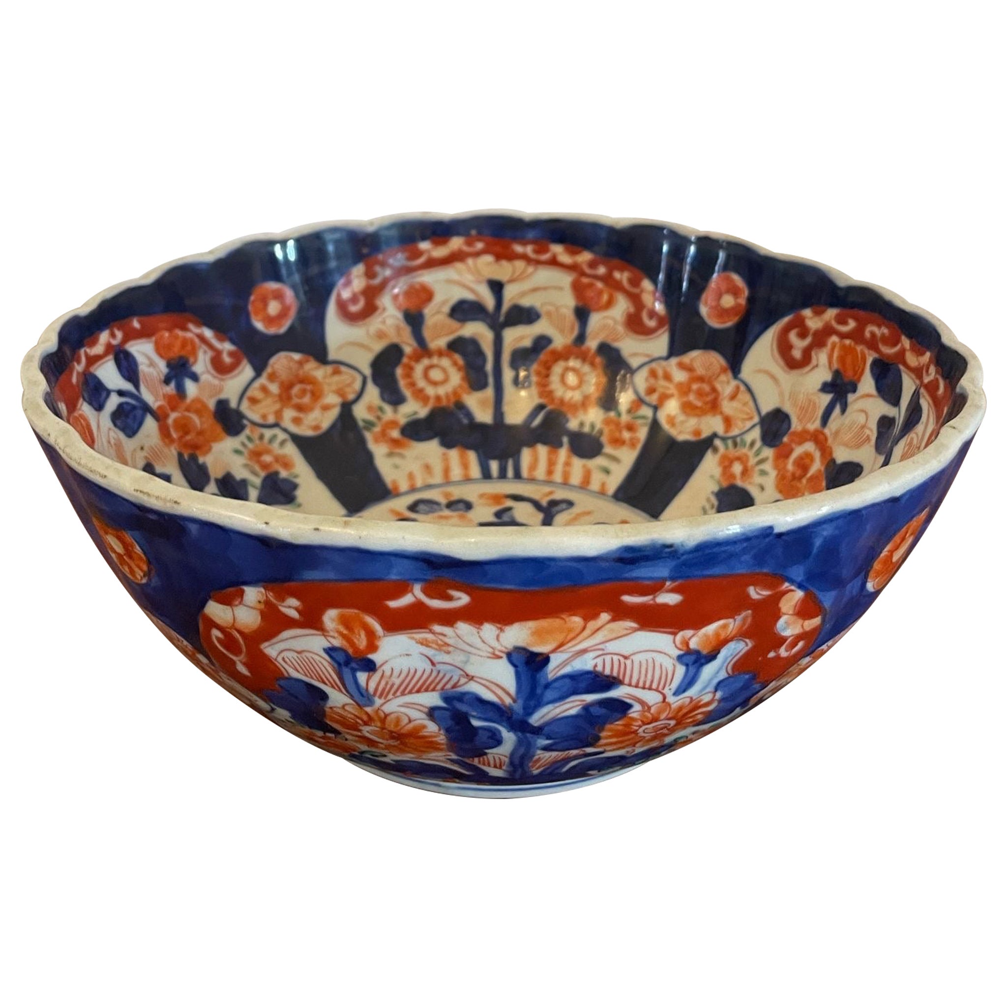 Japanische Imari-Schale in antiker Qualität