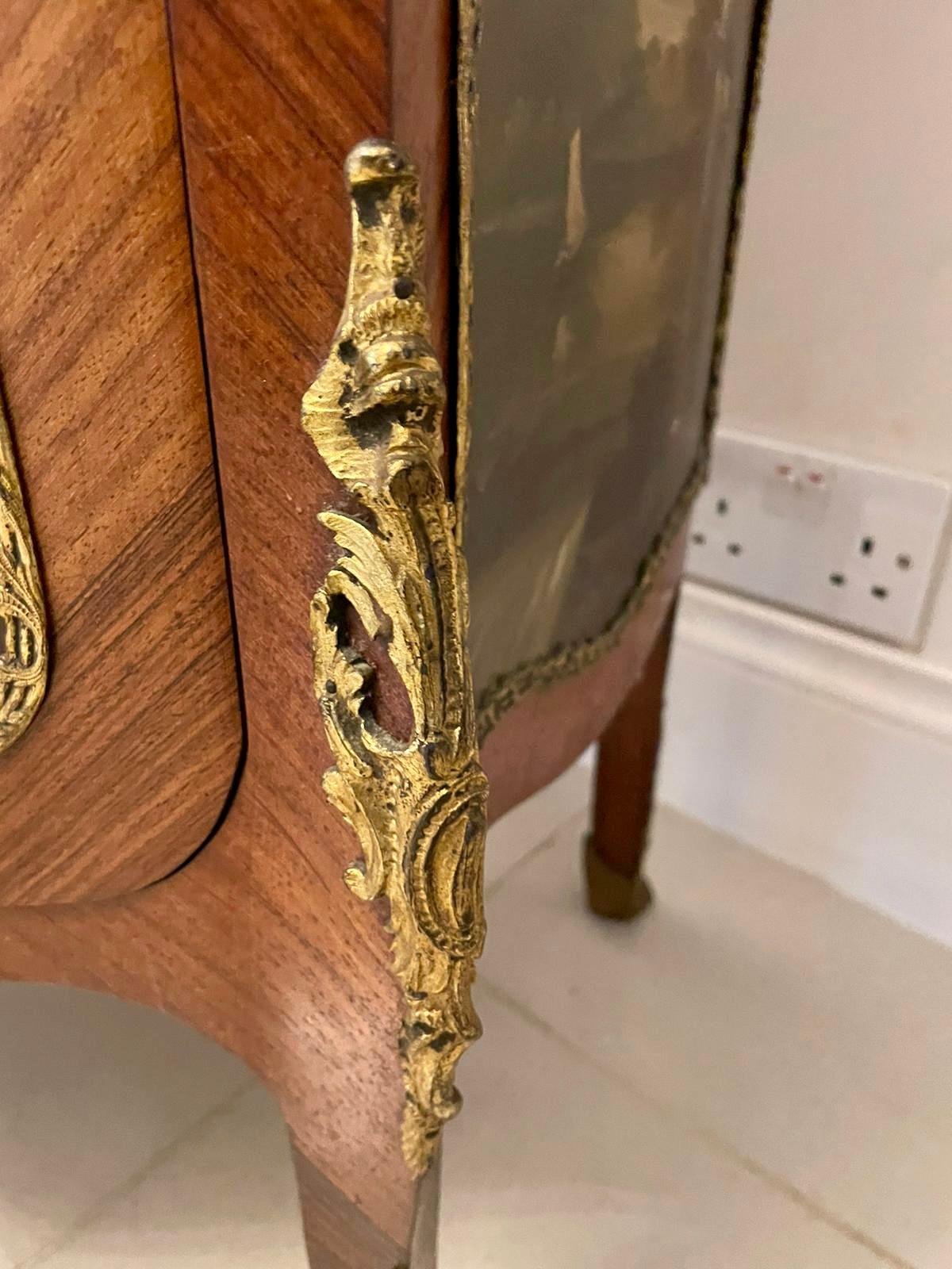 Vitrina francesa Vernis Martin de calidad antigua montada en madera de rey y ormolu en Bueno estado para la venta en Suffolk, GB