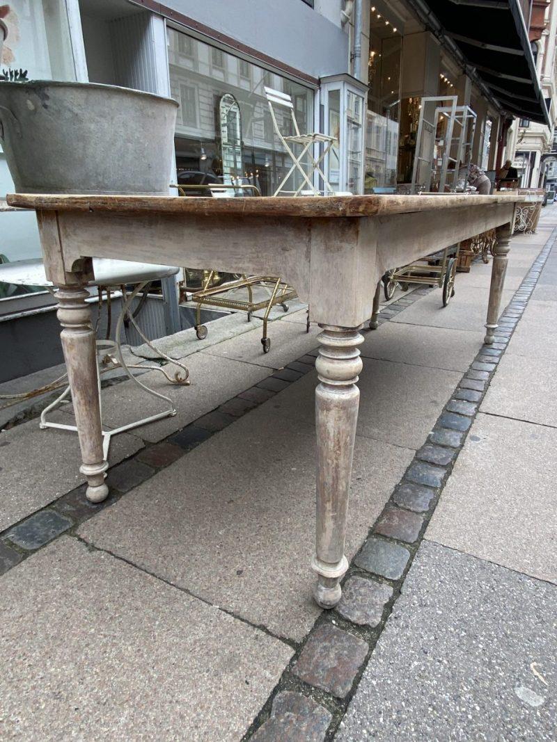Early 20th Century Antique and Top Quality Long Table, France For Sale