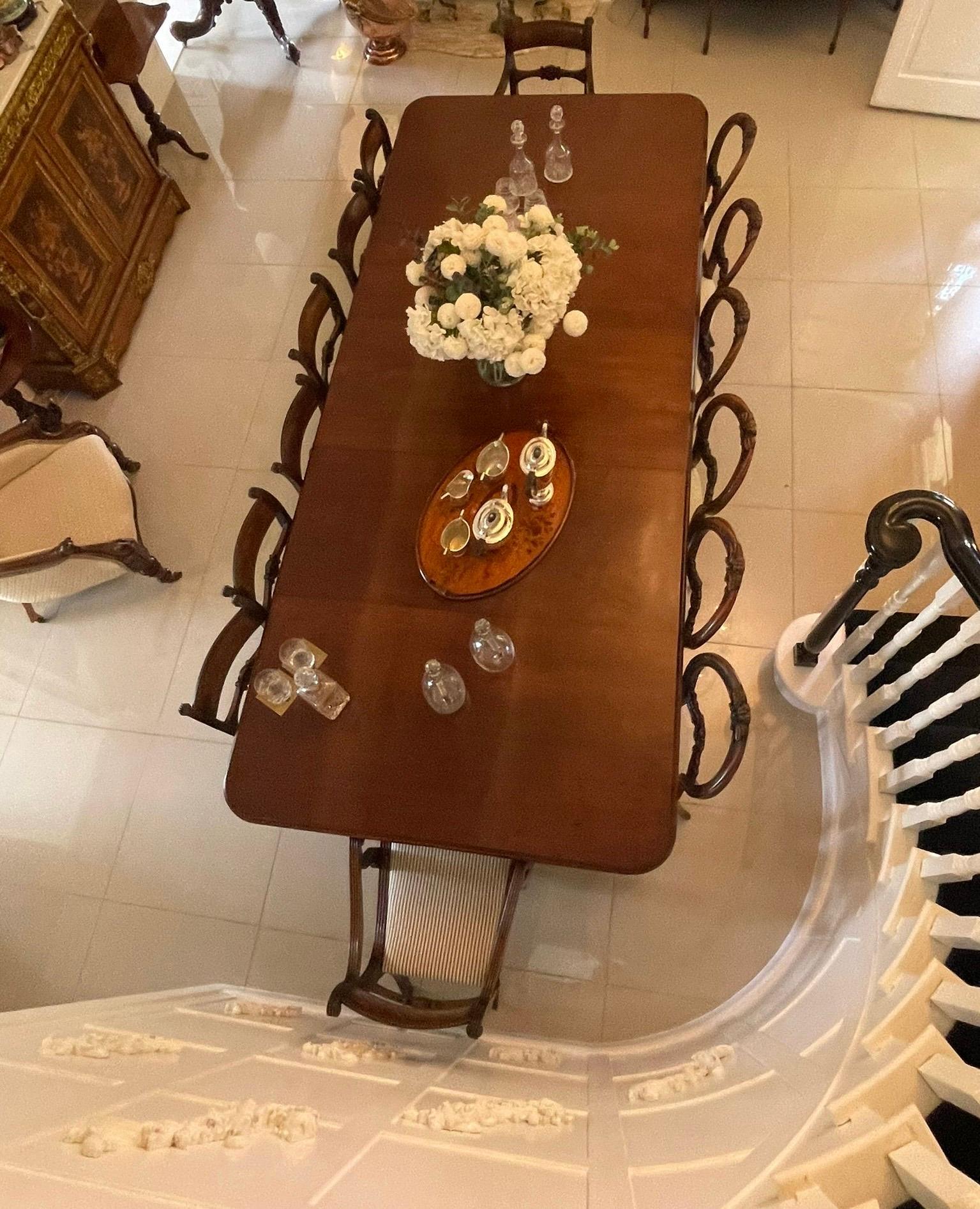 Antique Victorian quality mahogany 14 seater extending dining table having a quality figured mahogany extending top with a thumb moulded edge and 3 original extra leaves, original winding mechanism and handle standing on elegant turned reeded