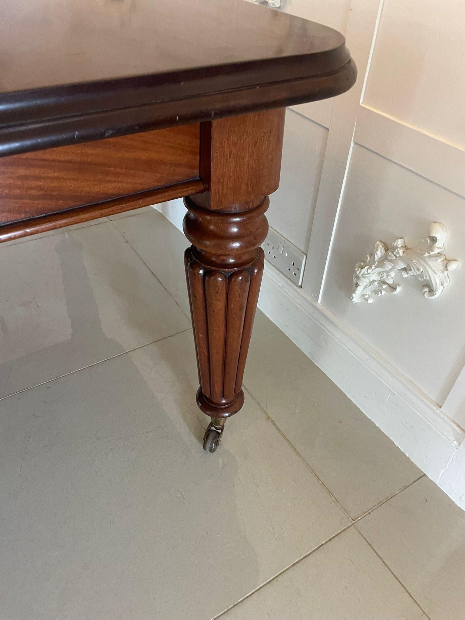 Antique Quality Mahogany 14 Seater Extending Dining Table 74.5 x 130 x 302cm In Good Condition In Suffolk, GB