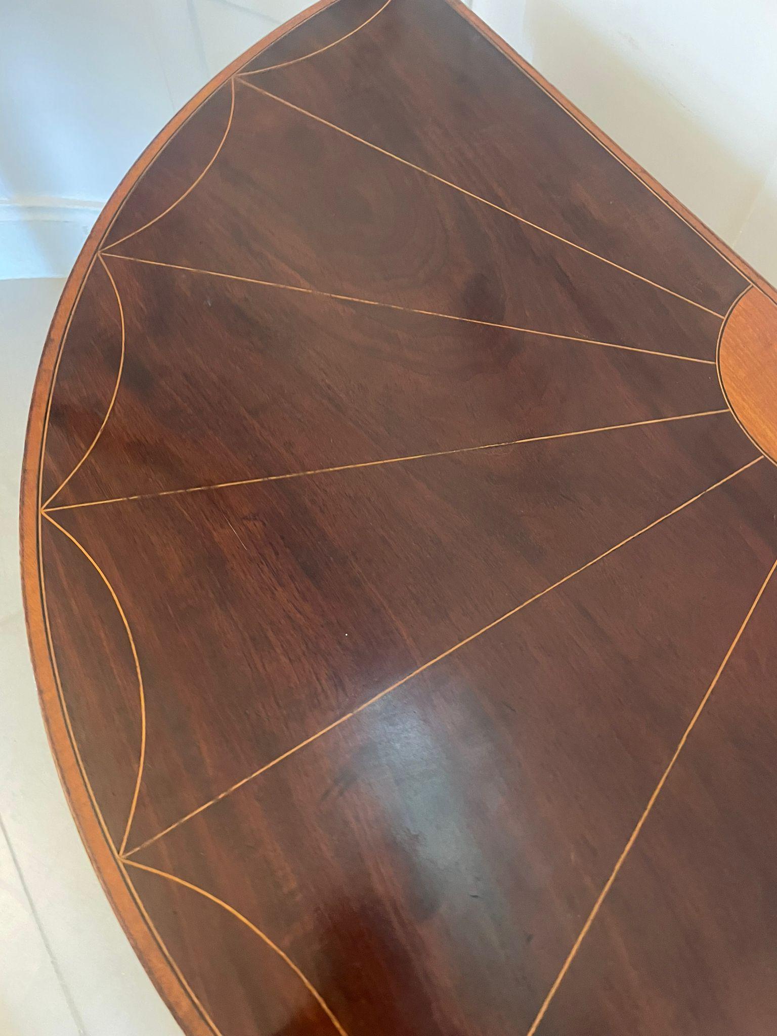 Table console en forme de demi-lune en acajou et marqueterie de bois satiné de qualité ancienne en vente 2