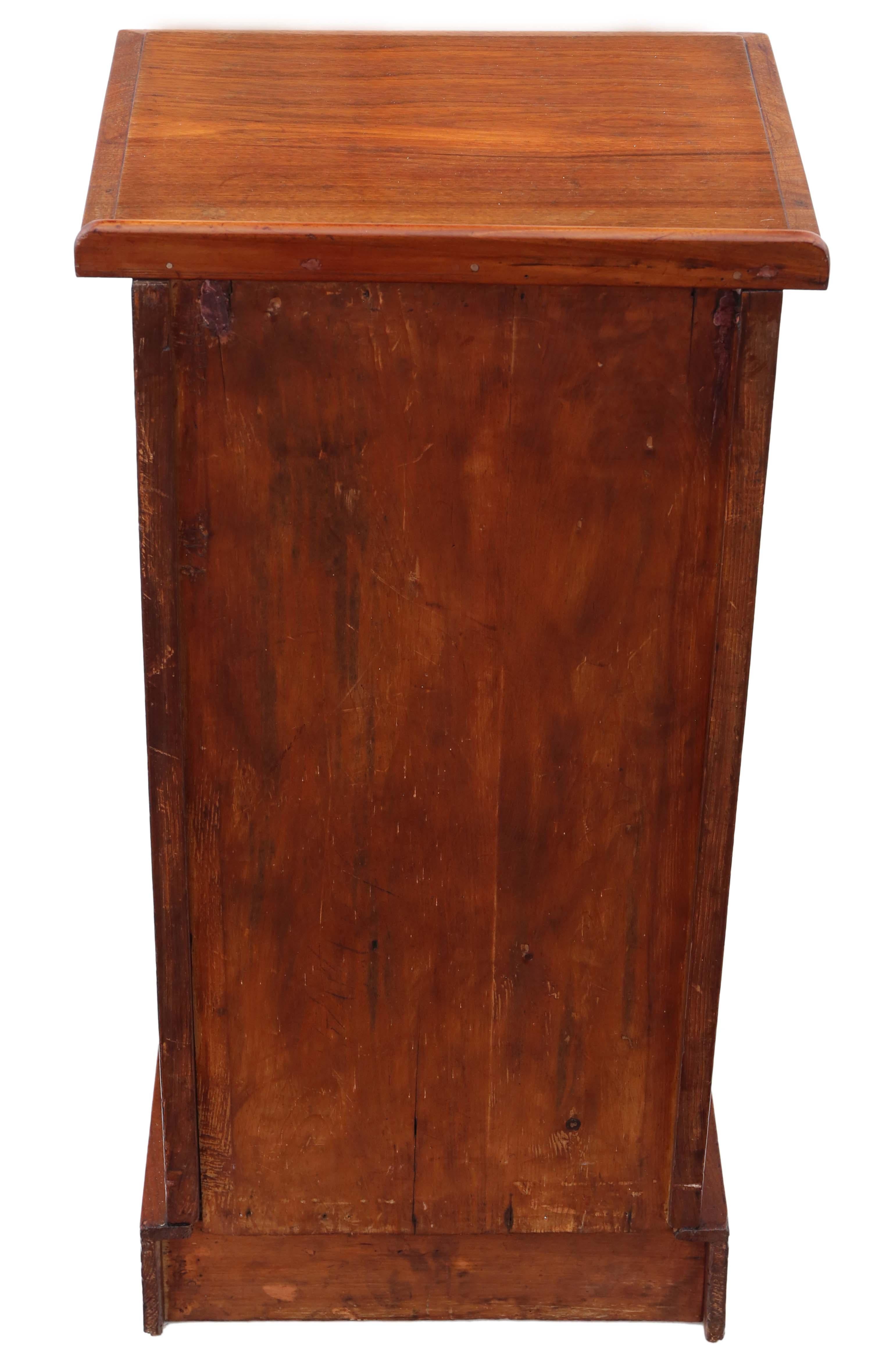 Antique quality mahogany bedside table cupboard Arts and Crafts late 19th C For Sale 2