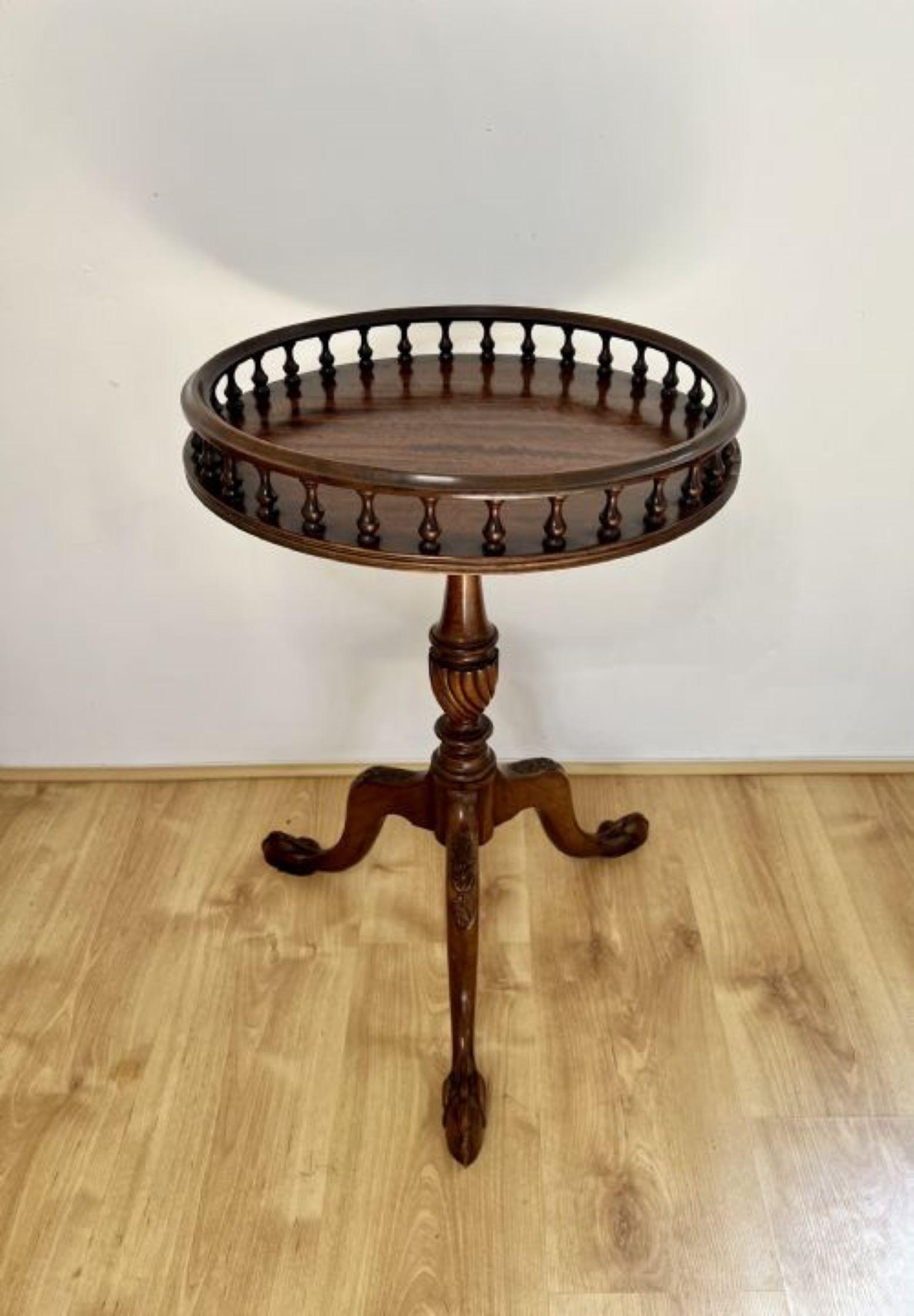 Antique quality mahogany circular lamp table having a quality mahogany circular top with a spindle gallery supported by a turned twist tapering column, standing on shaped carved mahogany cabriole legs with claw feet.
