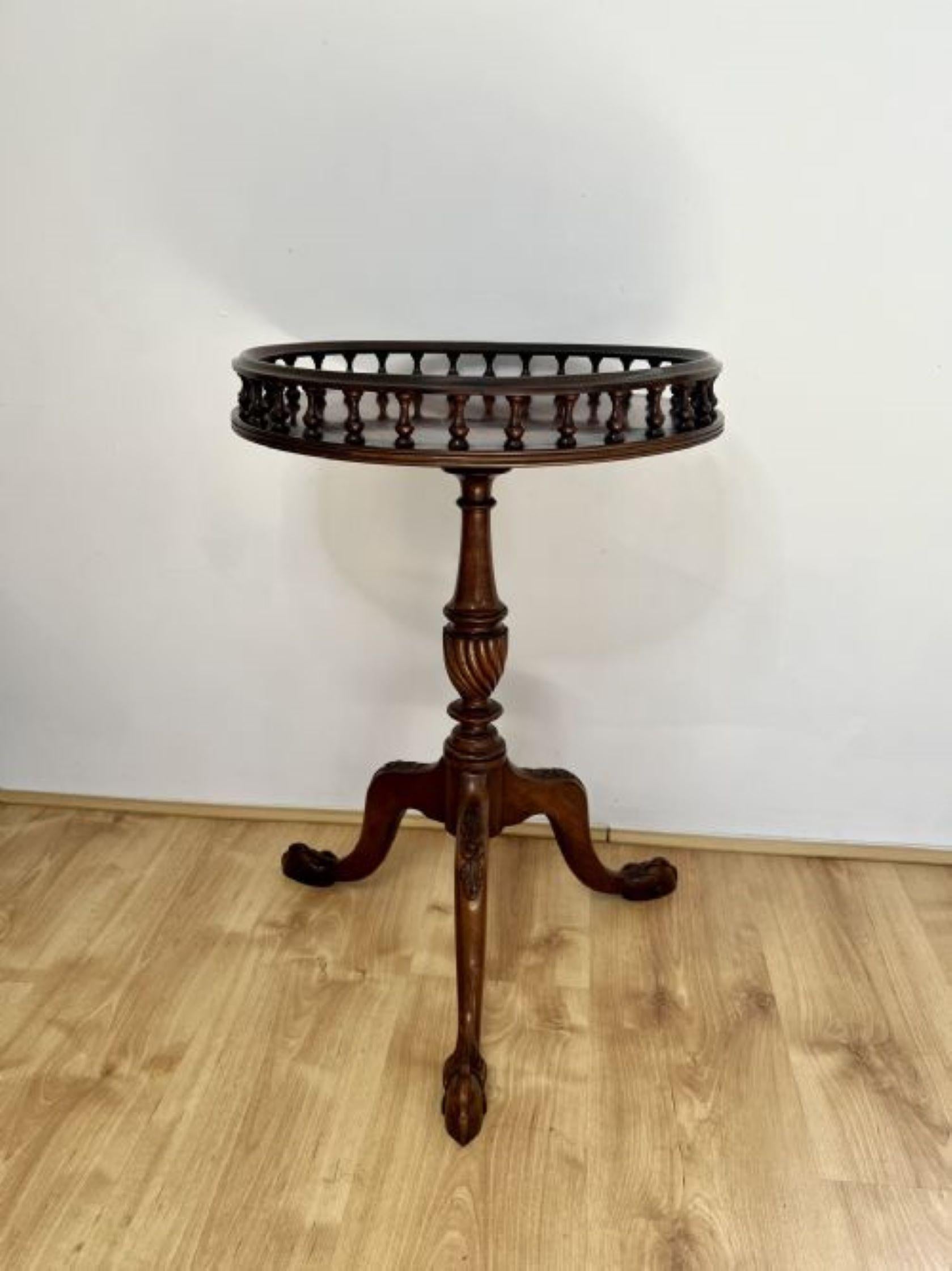Antique quality mahogany circular lamp table  In Good Condition For Sale In Ipswich, GB