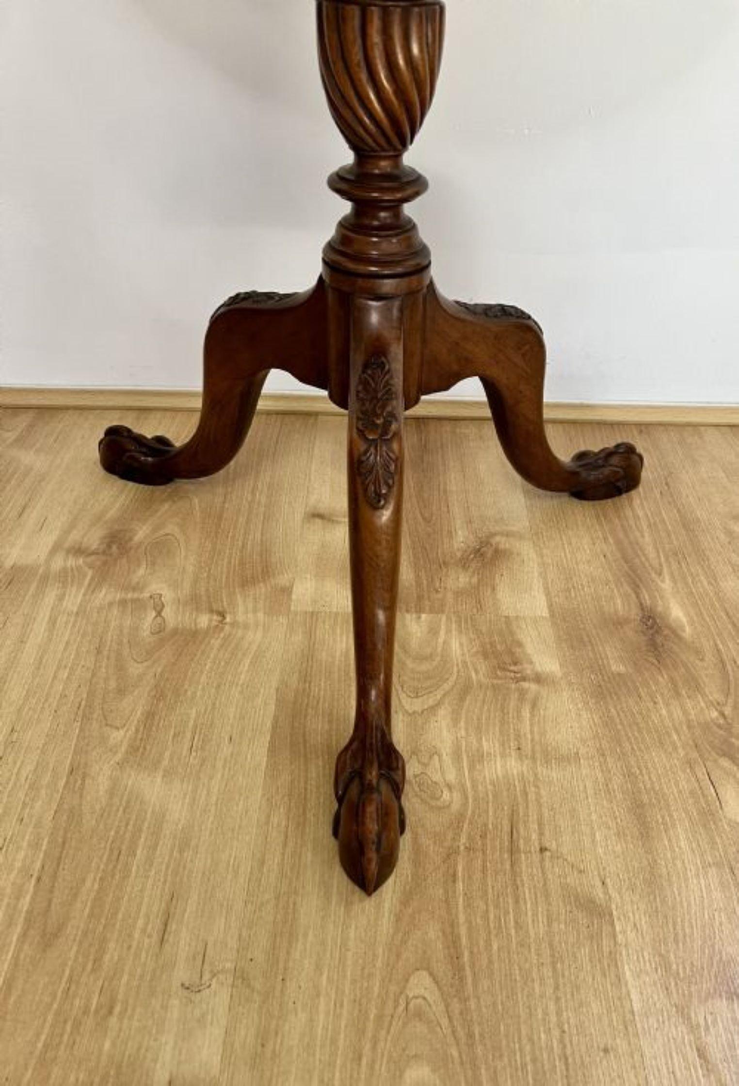Antique quality mahogany circular lamp table  For Sale 1