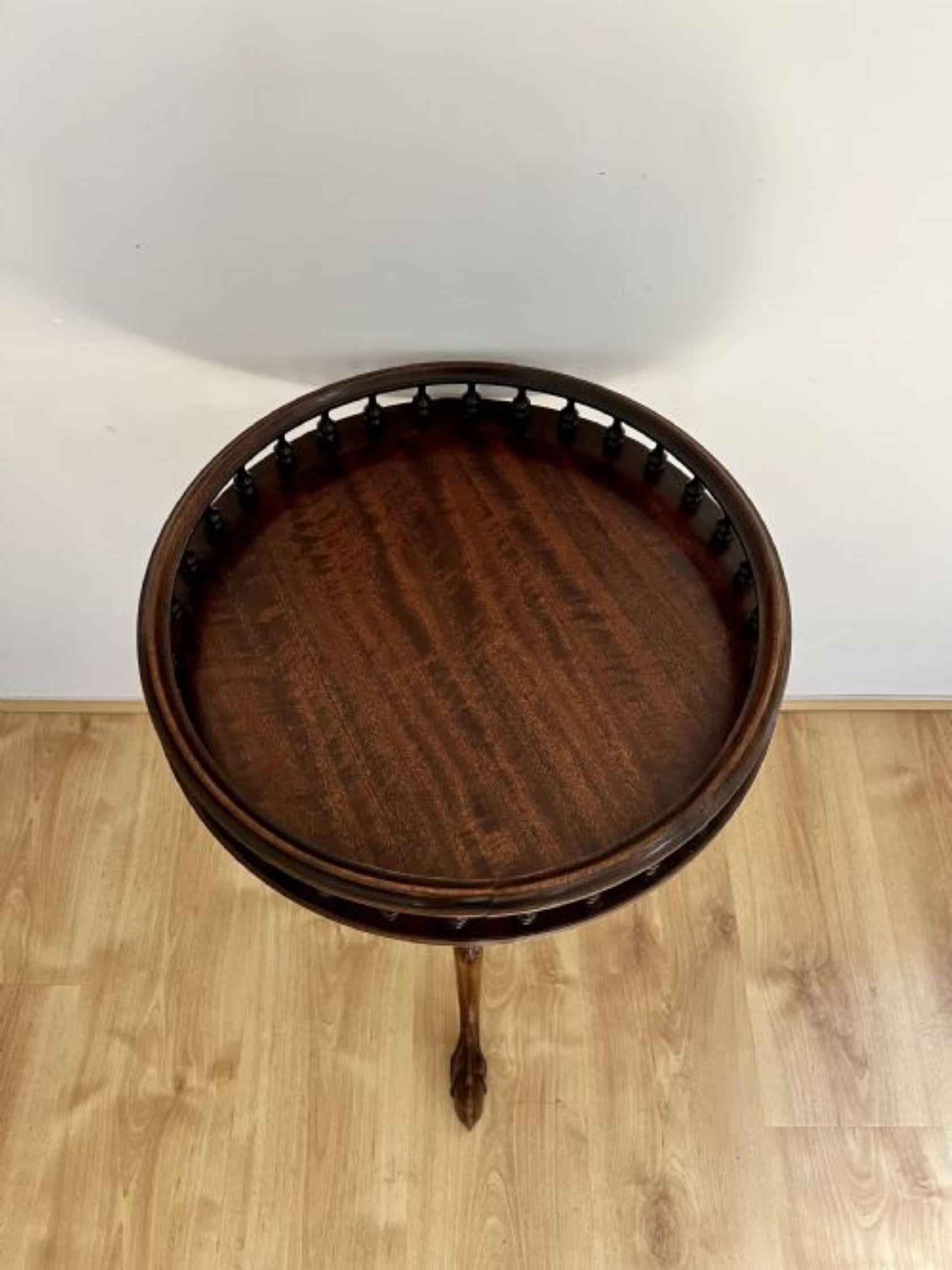 Antique quality mahogany circular lamp table  For Sale 4