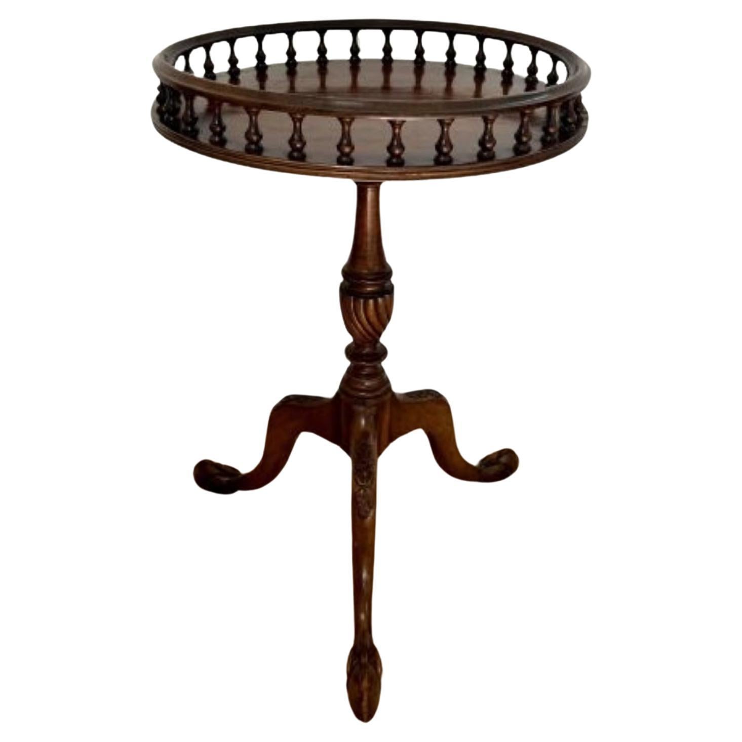 Table à lampe circulaire en acajou de qualité ancienne 
