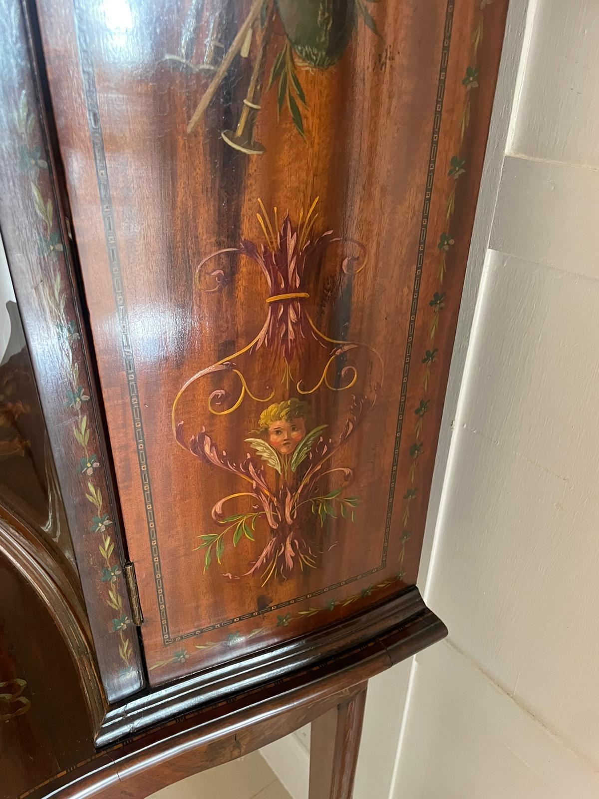 Vitrine en acajou de qualité ancienne avec décoration peinte d'origine en vente 6