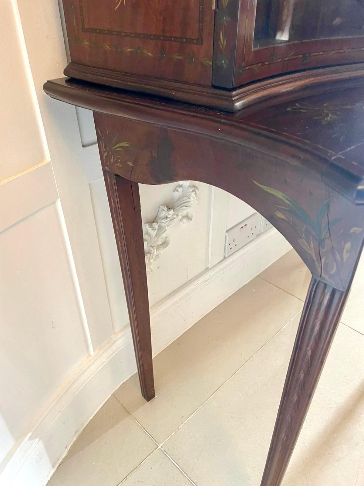 Autre Vitrine en acajou de qualité ancienne avec décoration peinte d'origine en vente